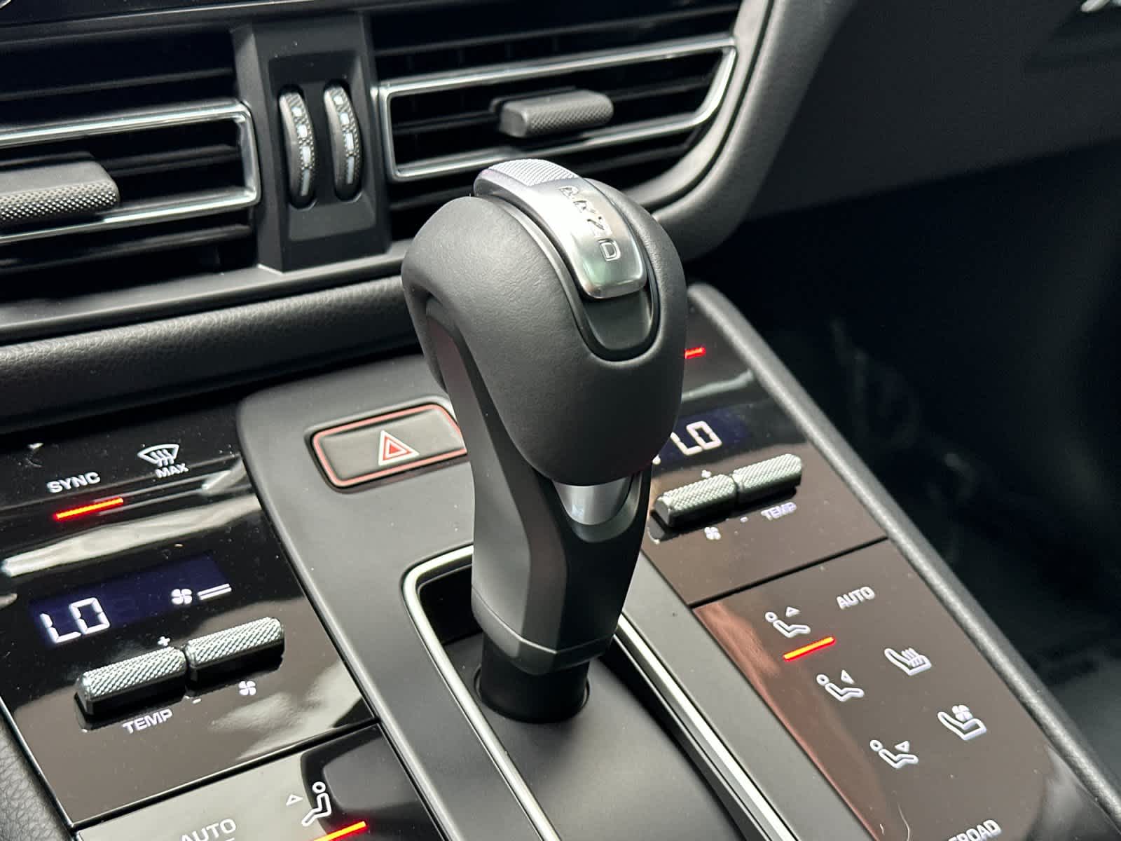 Thumbnail: 2026 Porsche Macan - 25