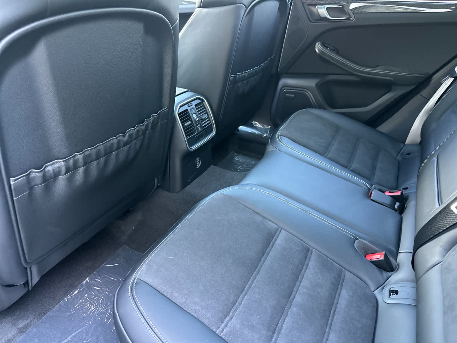 Thumbnail: 2026 Porsche Macan - 13