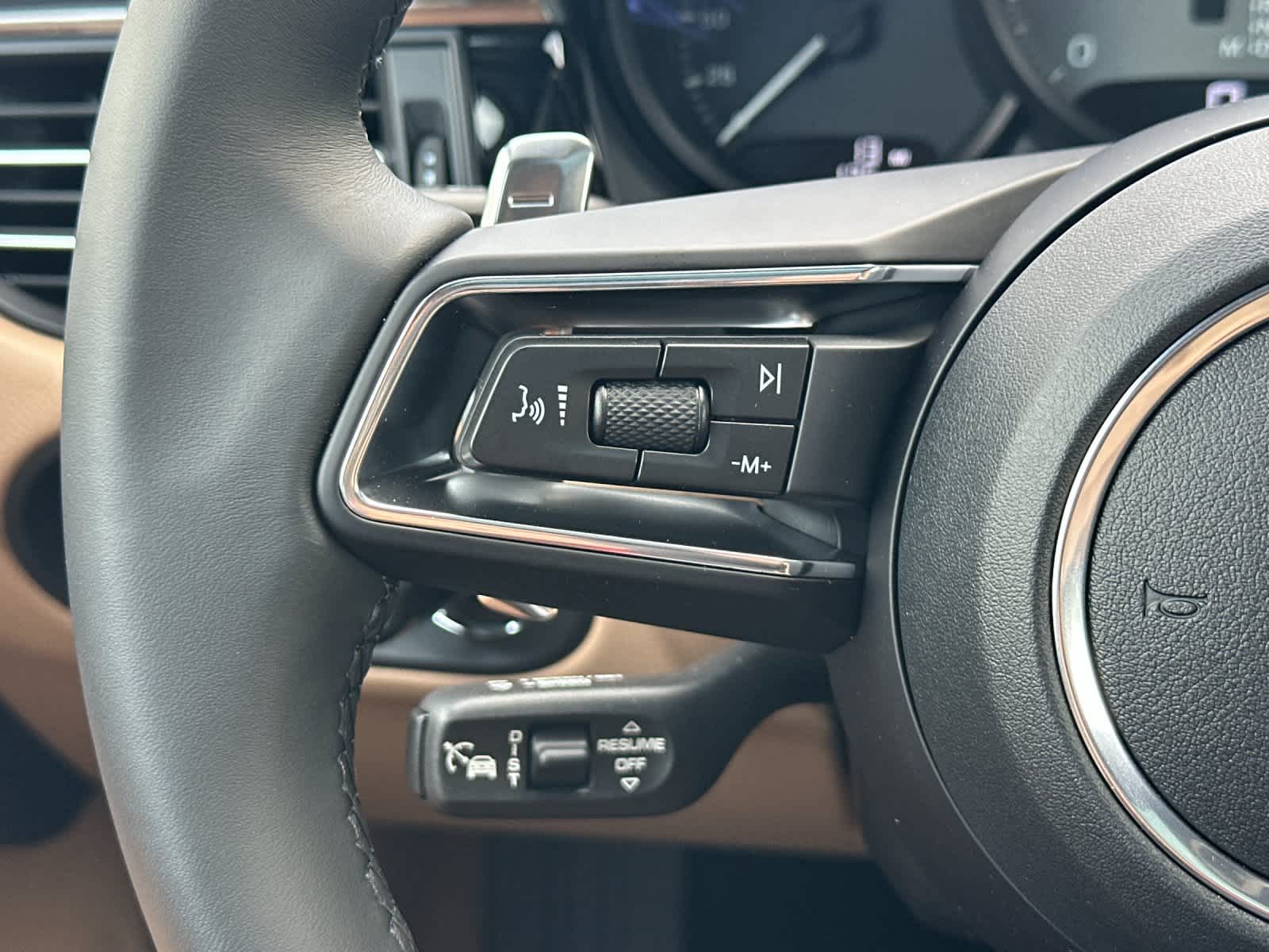 Thumbnail: 2026 Porsche Macan - 27