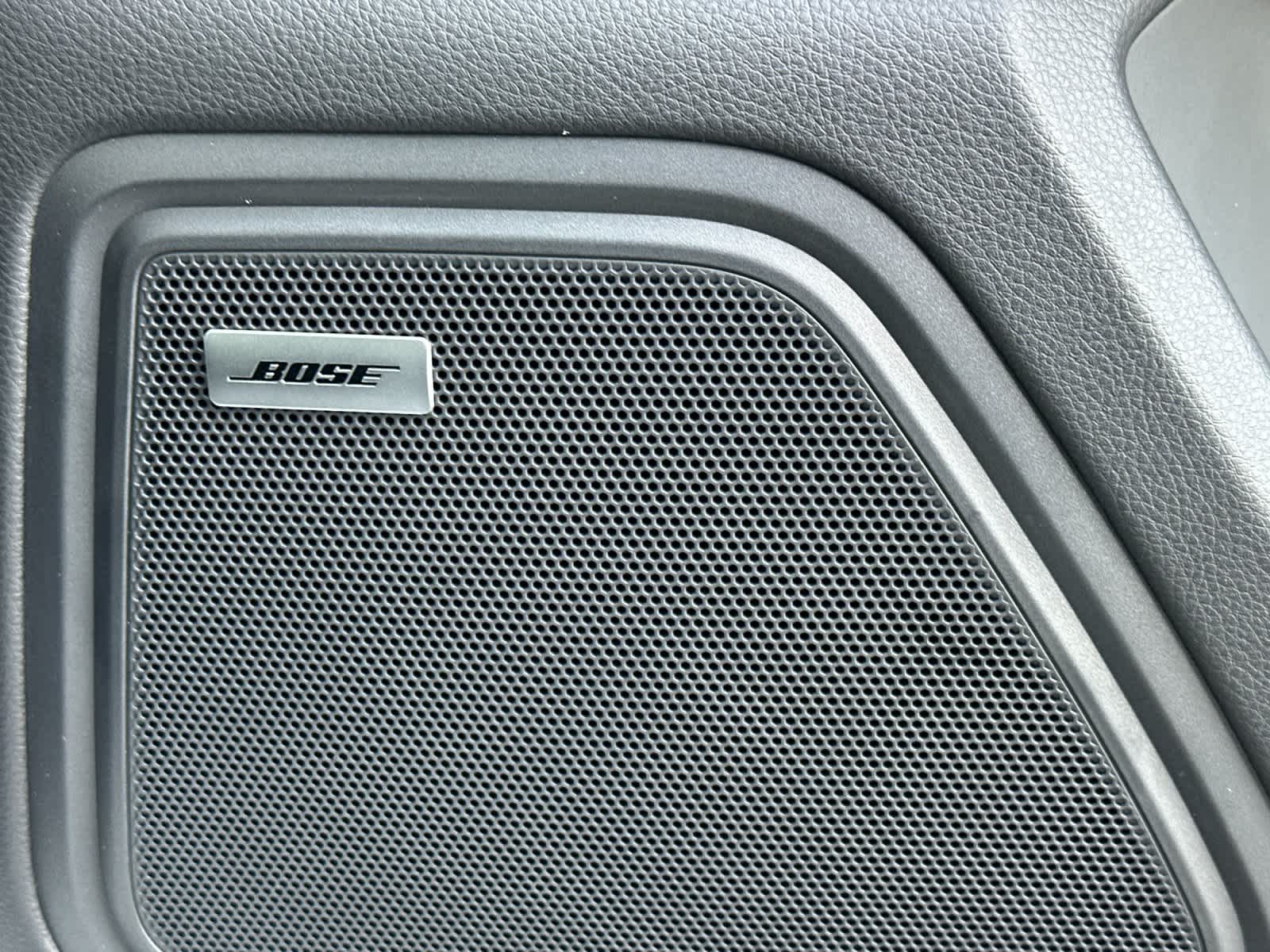 Thumbnail: 2026 Porsche Macan - 20