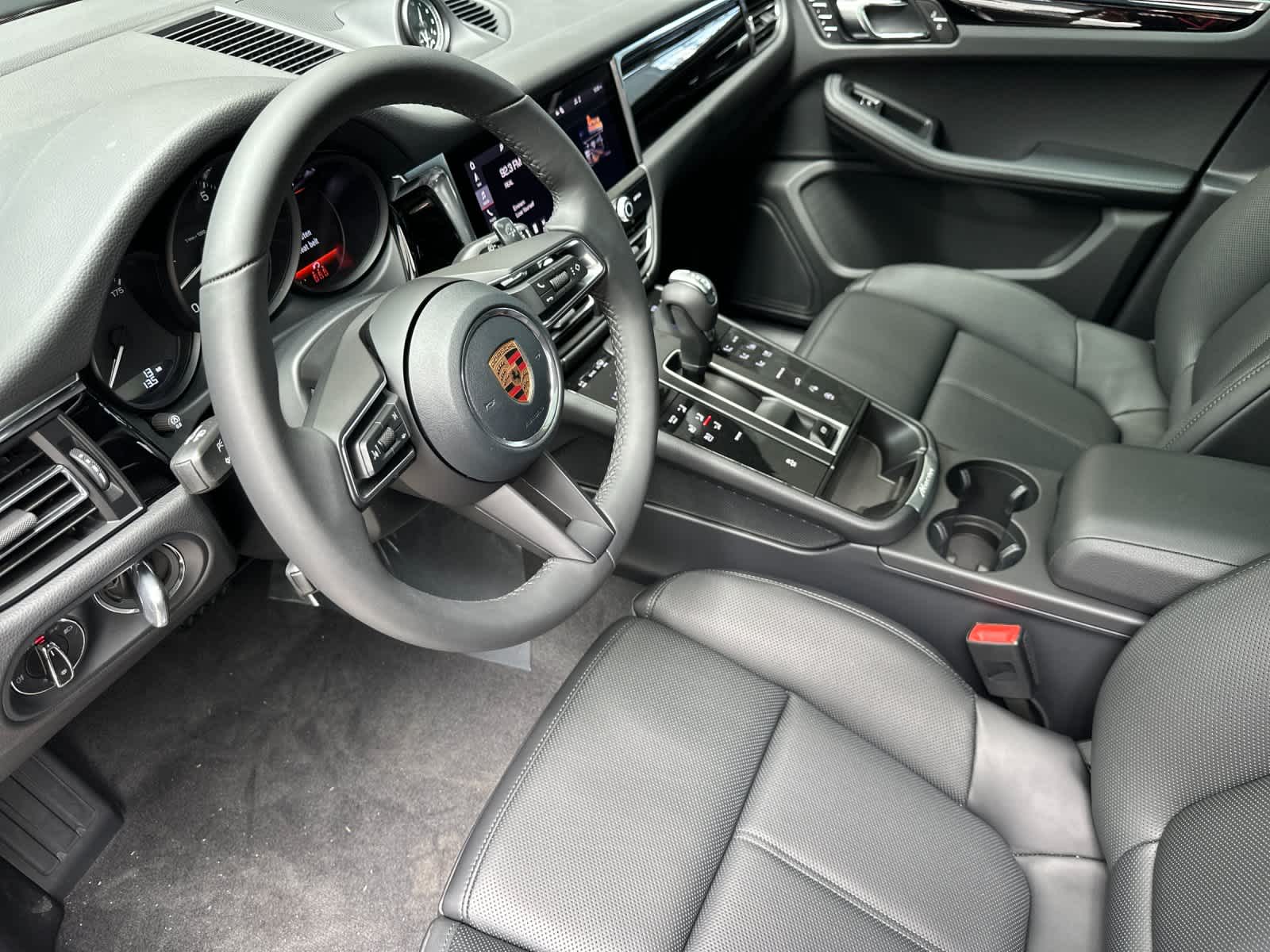 Thumbnail: 2026 Porsche Macan - 4