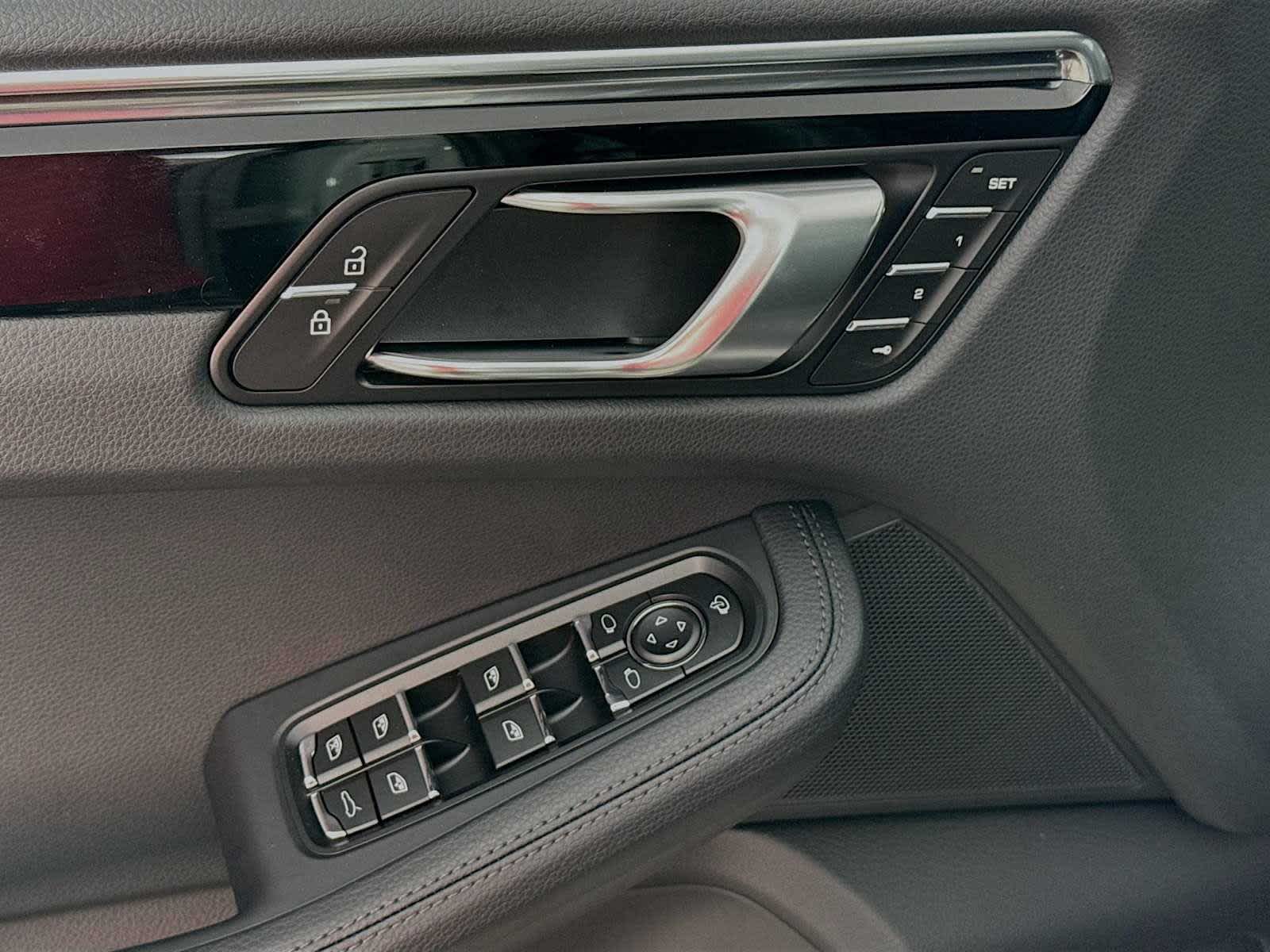 Thumbnail: 2026 Porsche Macan - 14