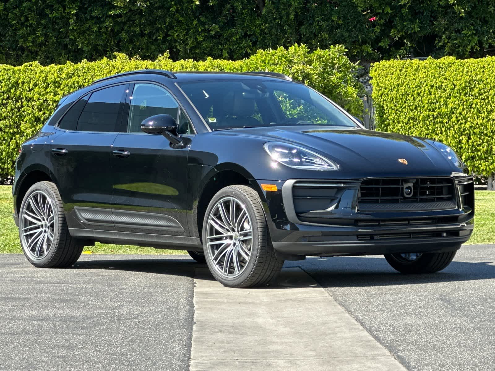 Thumbnail: 2026 Porsche Macan - 10
