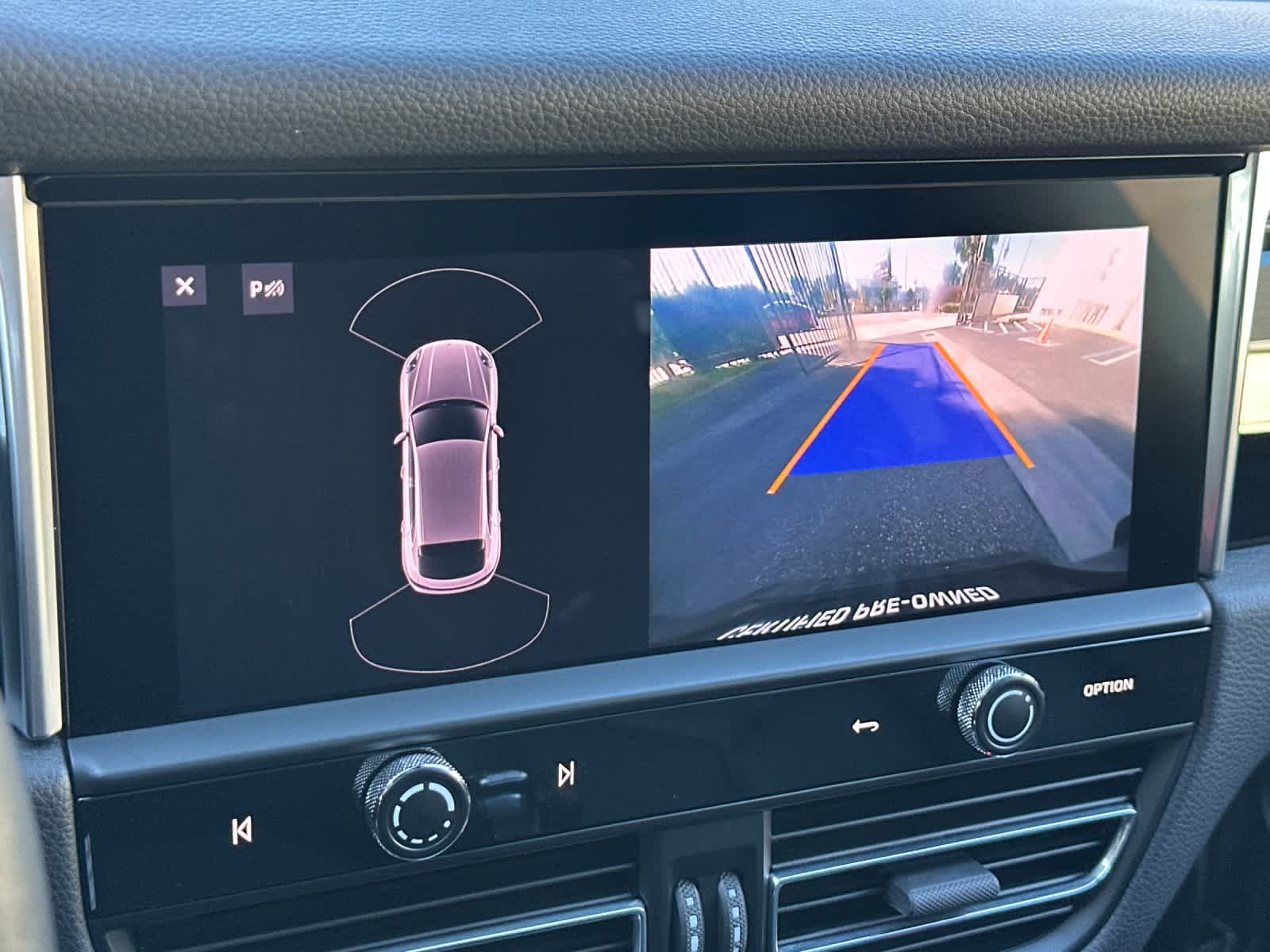 Thumbnail: 2023 Porsche Macan - 22