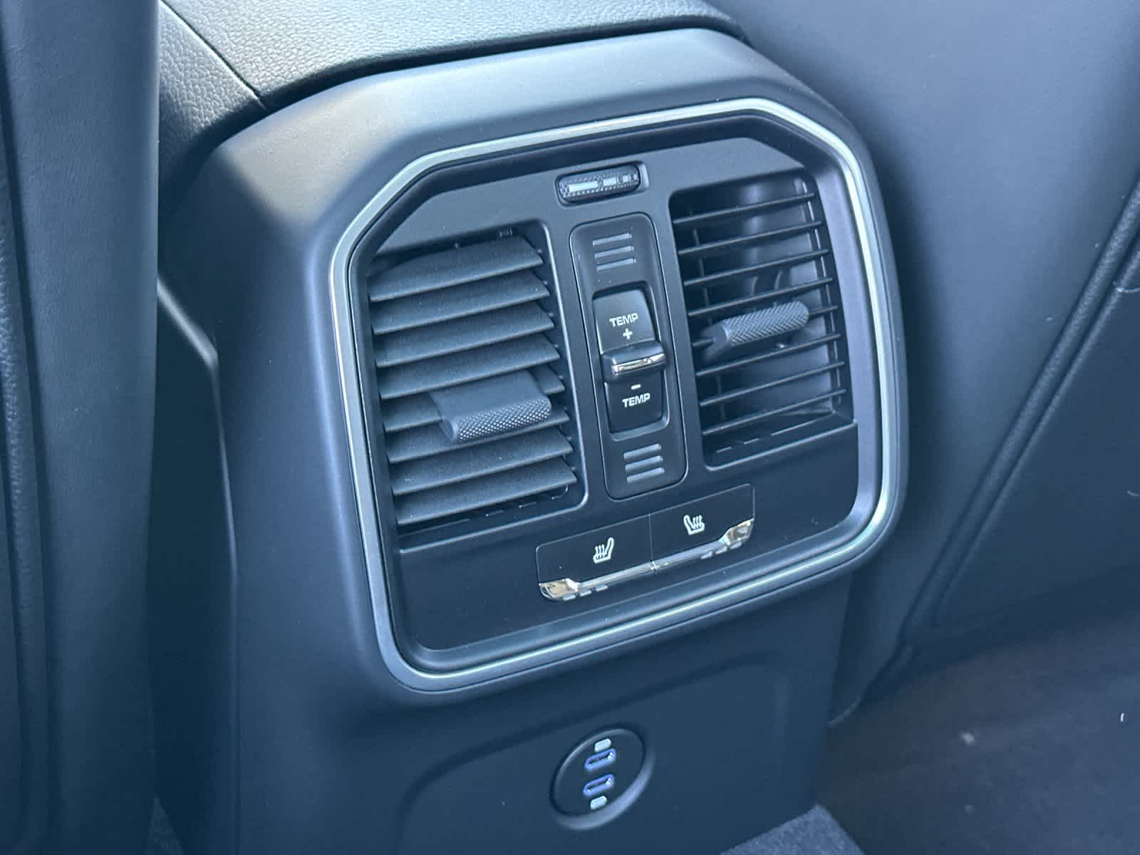 Thumbnail: 2026 Porsche Macan - 14