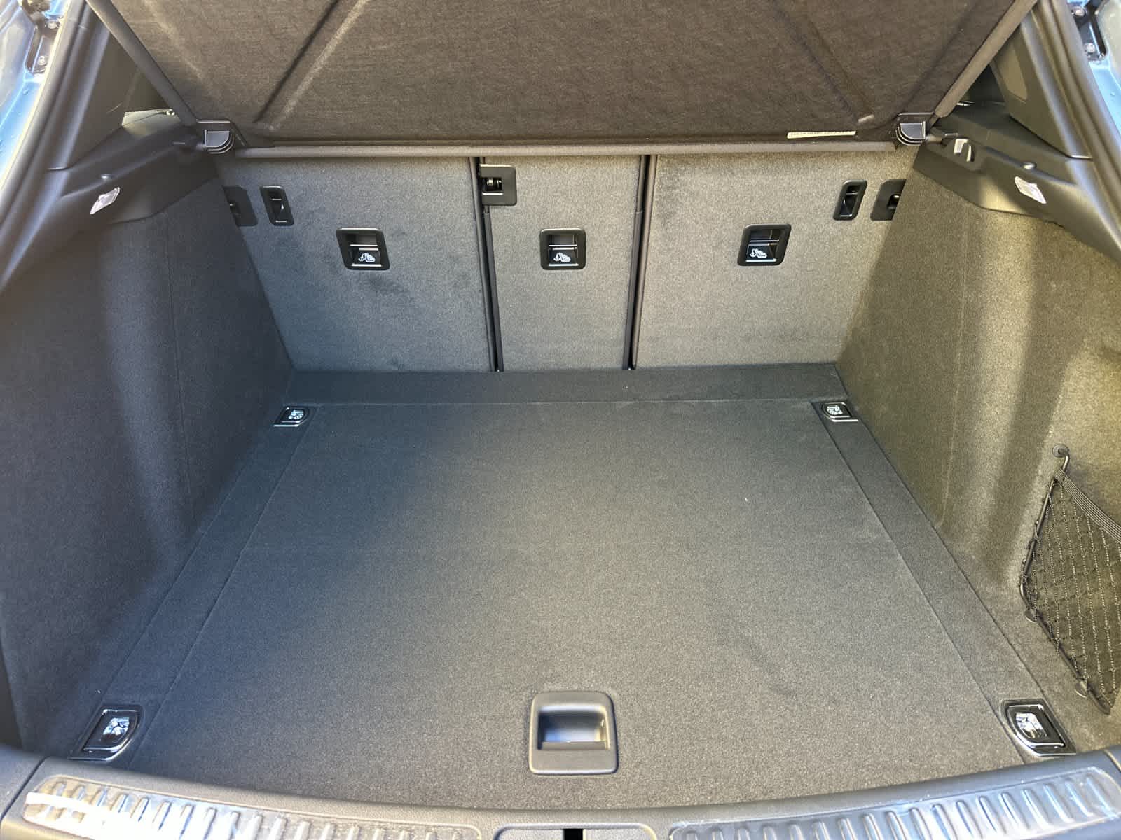 Thumbnail: 2026 Porsche Macan - 16