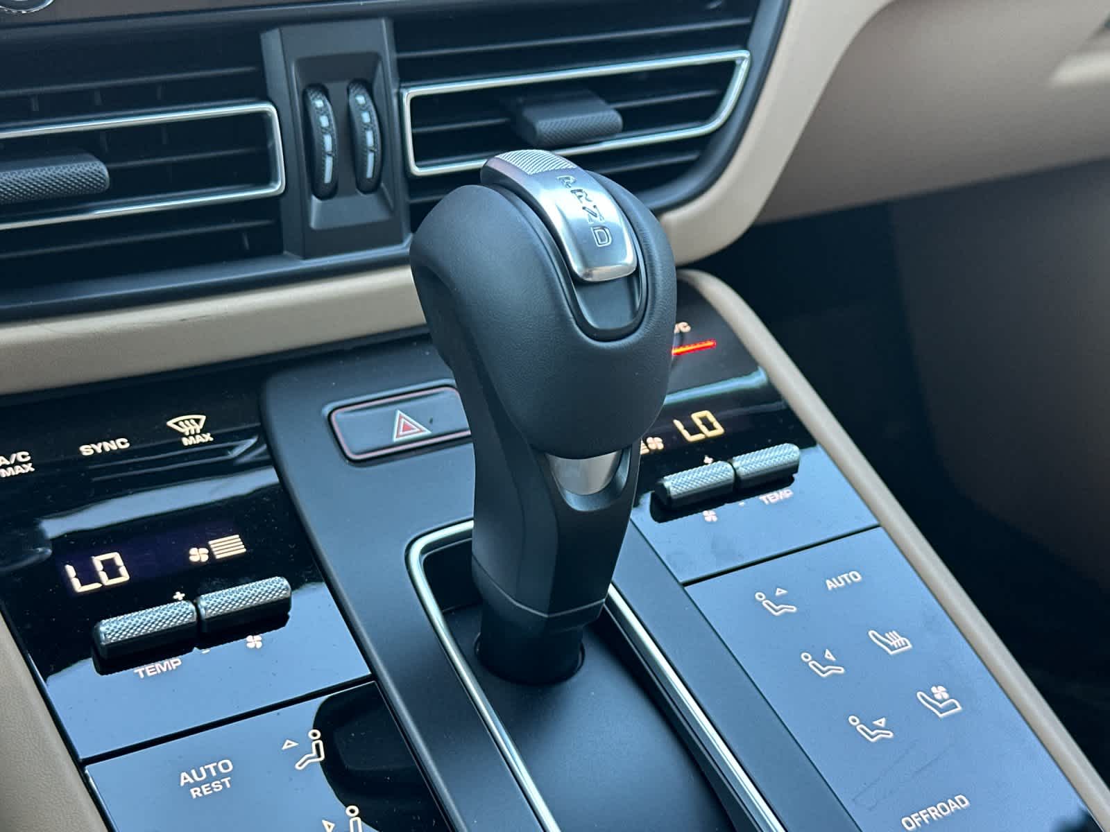 Thumbnail: 2026 Porsche Macan - 25