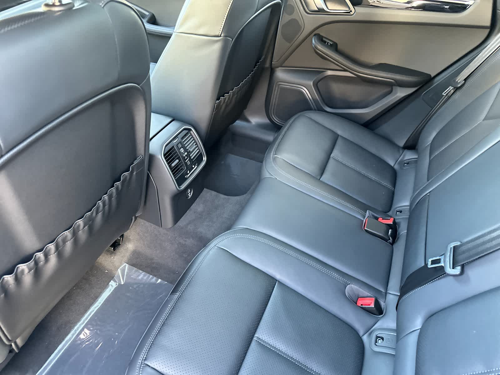 Thumbnail: 2026 Porsche Macan - 13