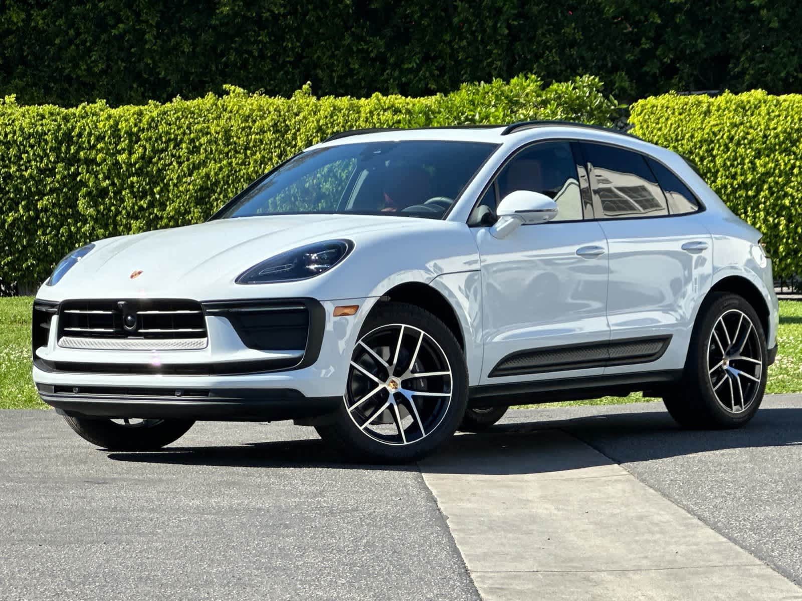 Thumbnail: 2026 Porsche Macan - 1