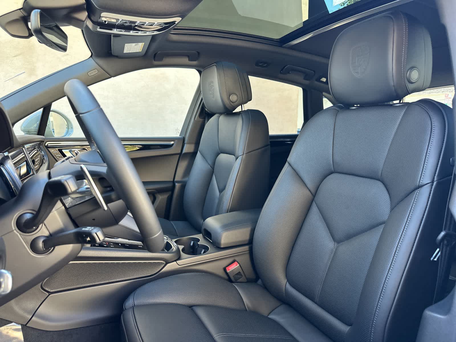 Thumbnail: 2026 Porsche Macan - 5