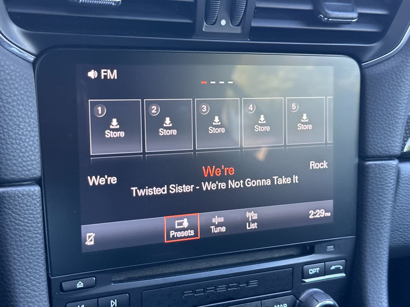 Thumbnail: 2017 Porsche 911 - 17