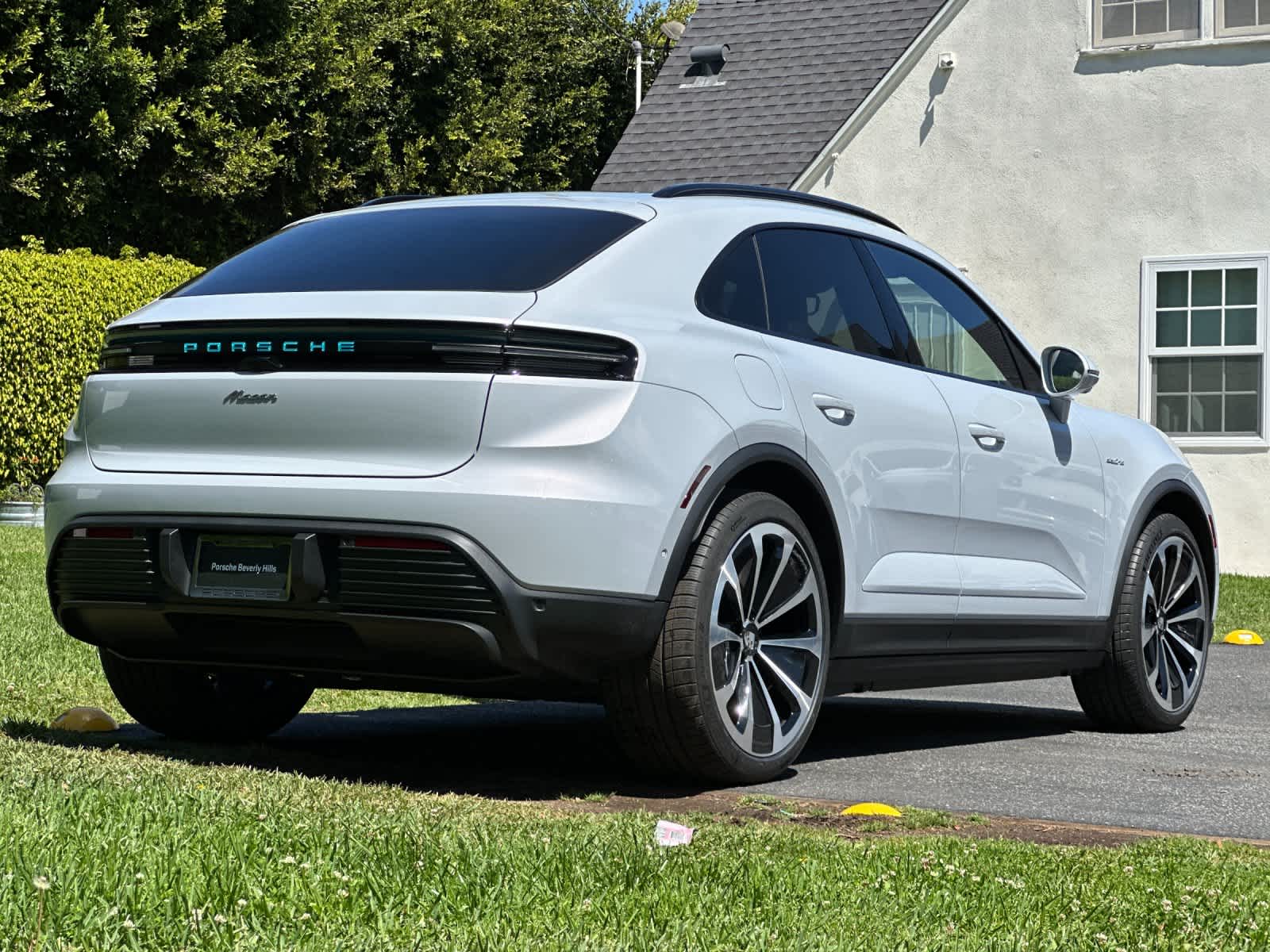 Thumbnail: 2026 Porsche Macan - 8