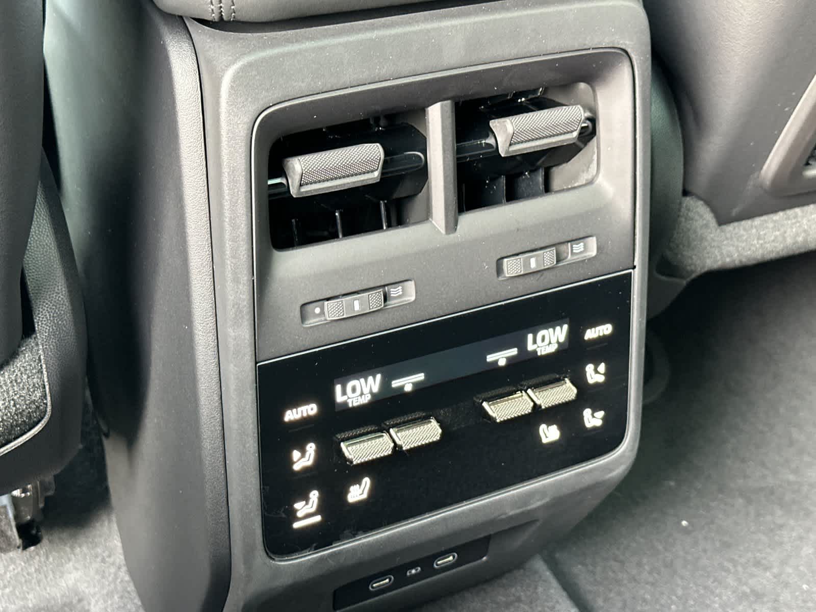 Thumbnail: 2025 Porsche Macan - 14