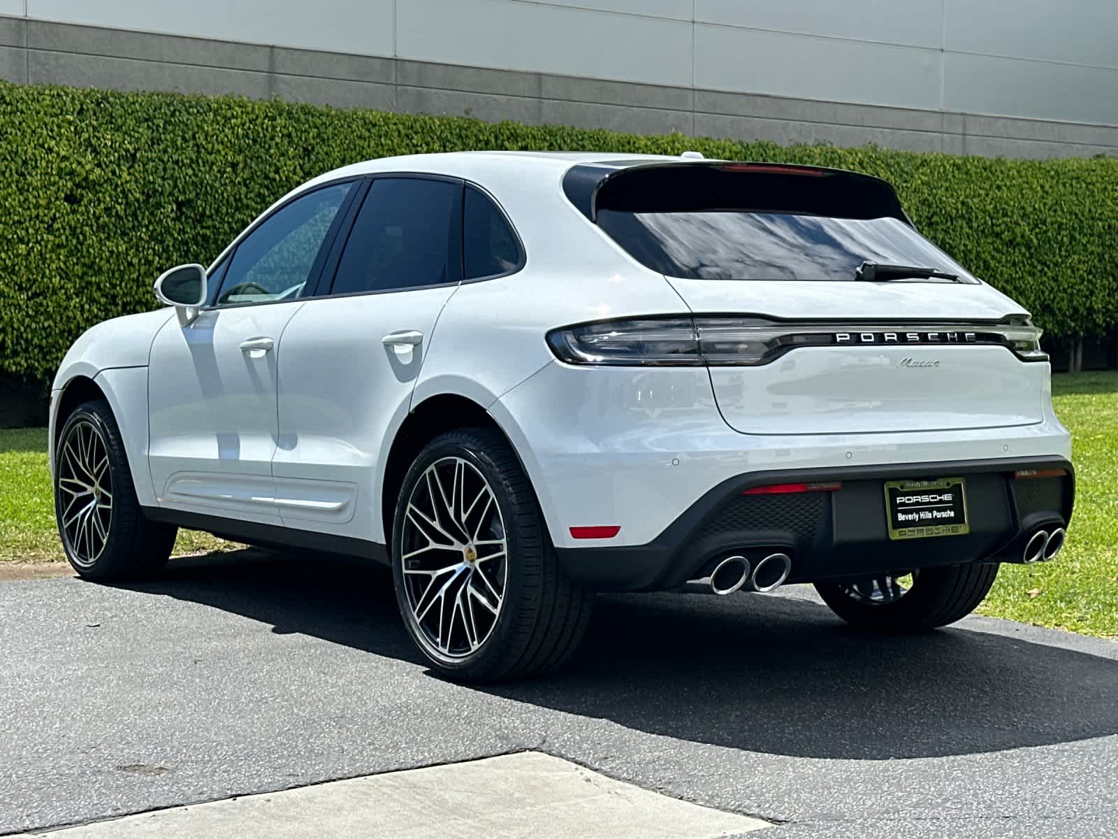 Thumbnail: 2026 Porsche Macan - 3