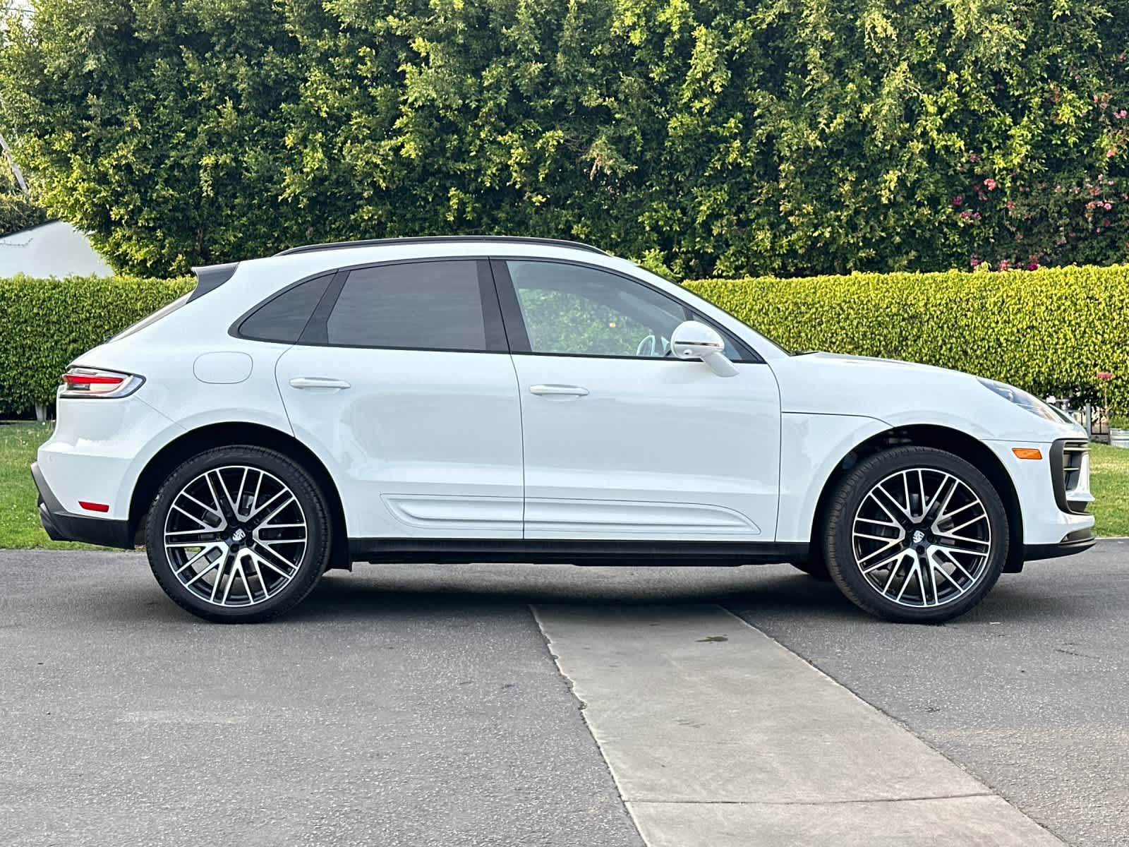 Thumbnail: 2025 Porsche Macan - 9