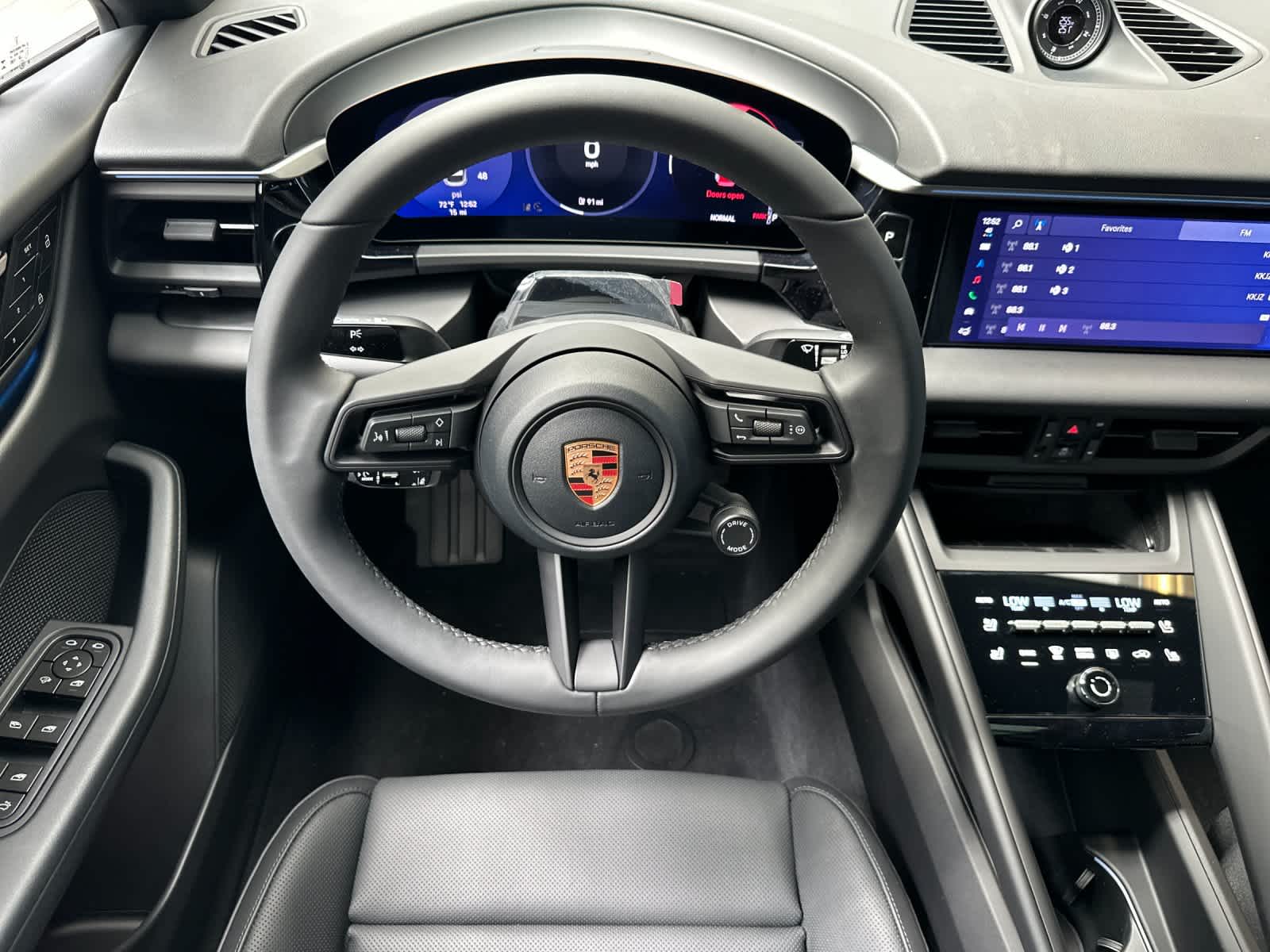 Thumbnail: 2026 Porsche Macan - 15