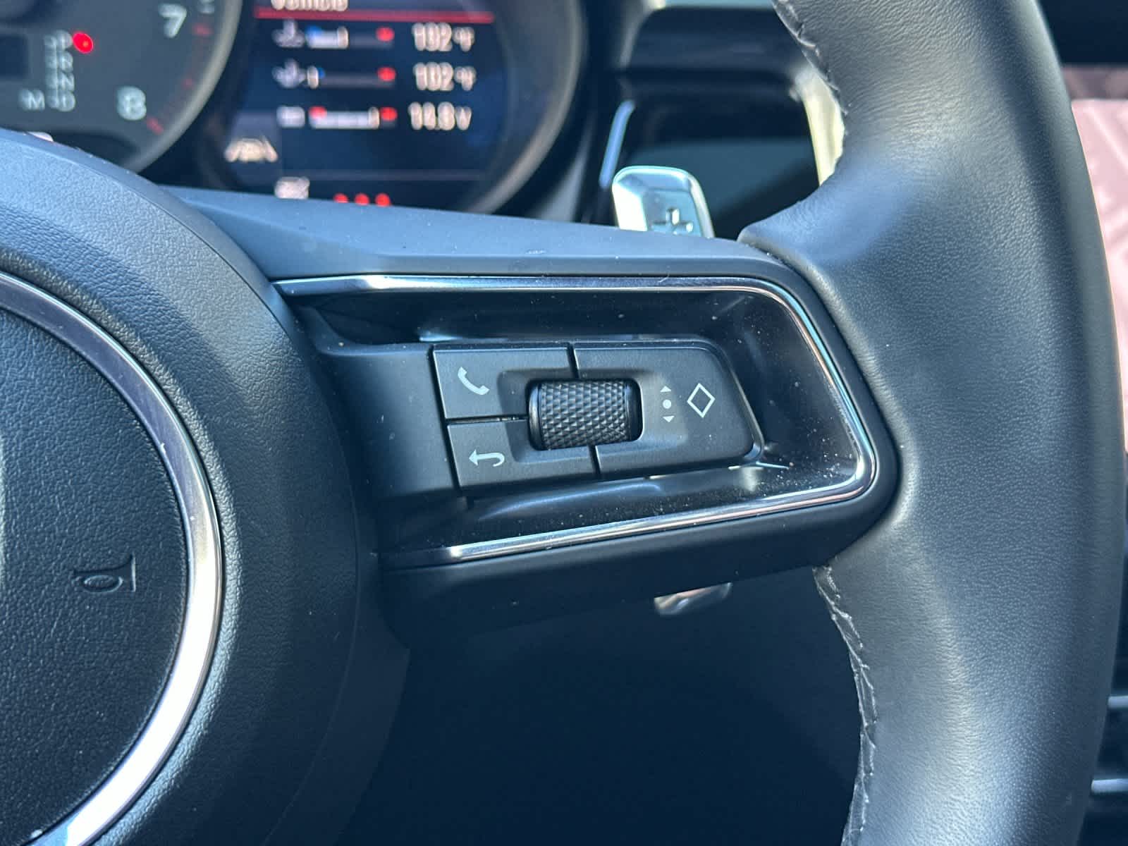 Thumbnail: 2025 Porsche Macan - 27