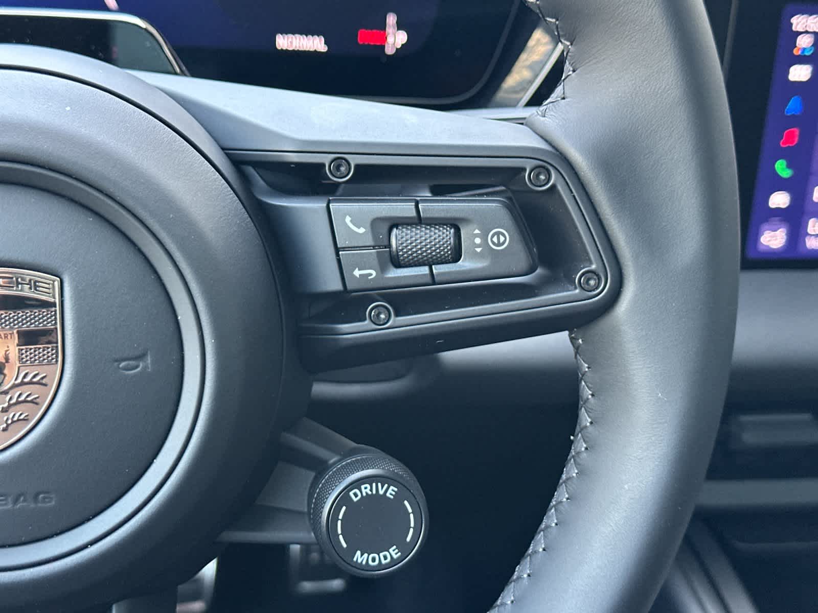 Thumbnail: 2026 Porsche Macan - 29