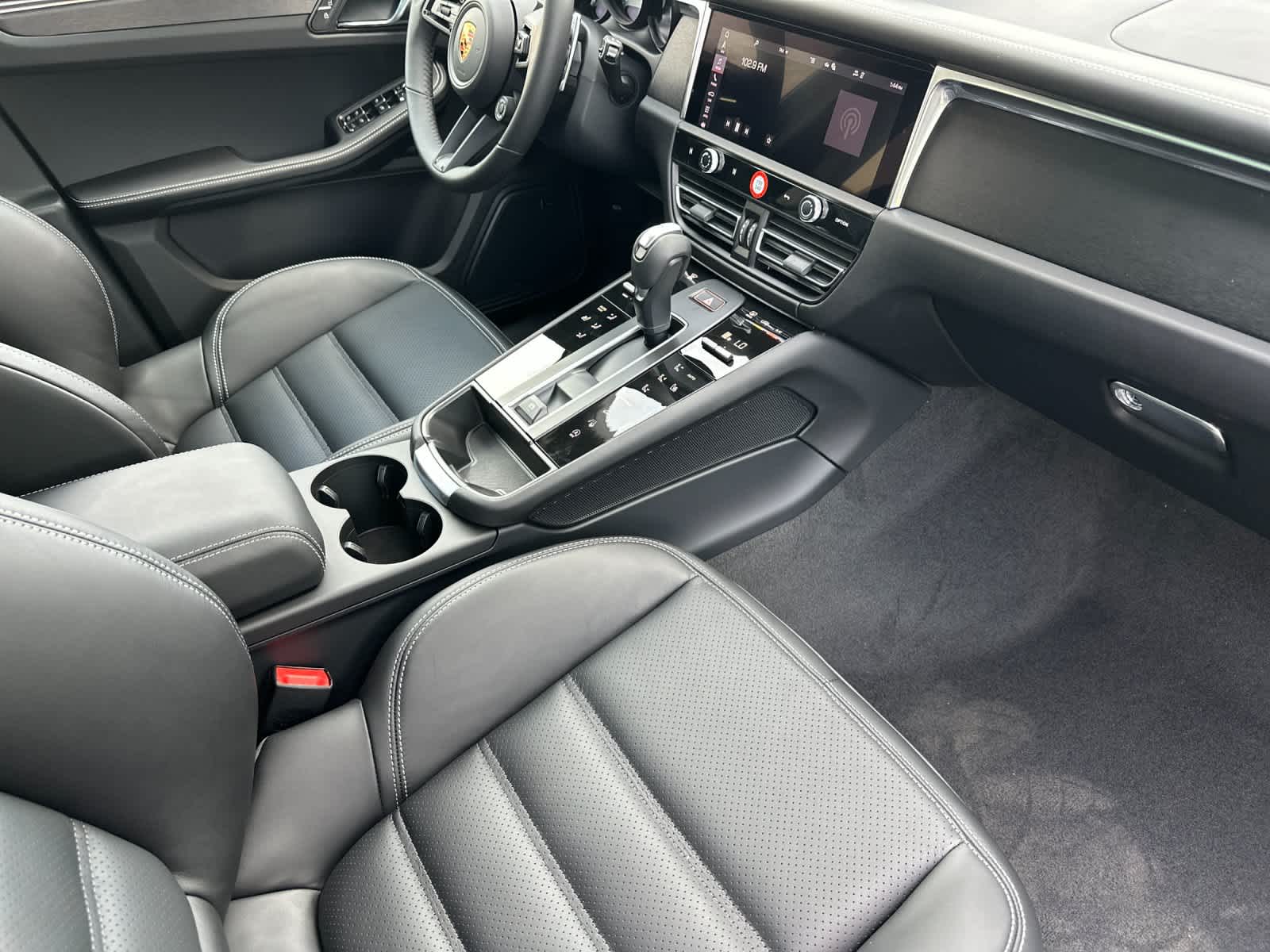 Thumbnail: 2026 Porsche Macan - 17
