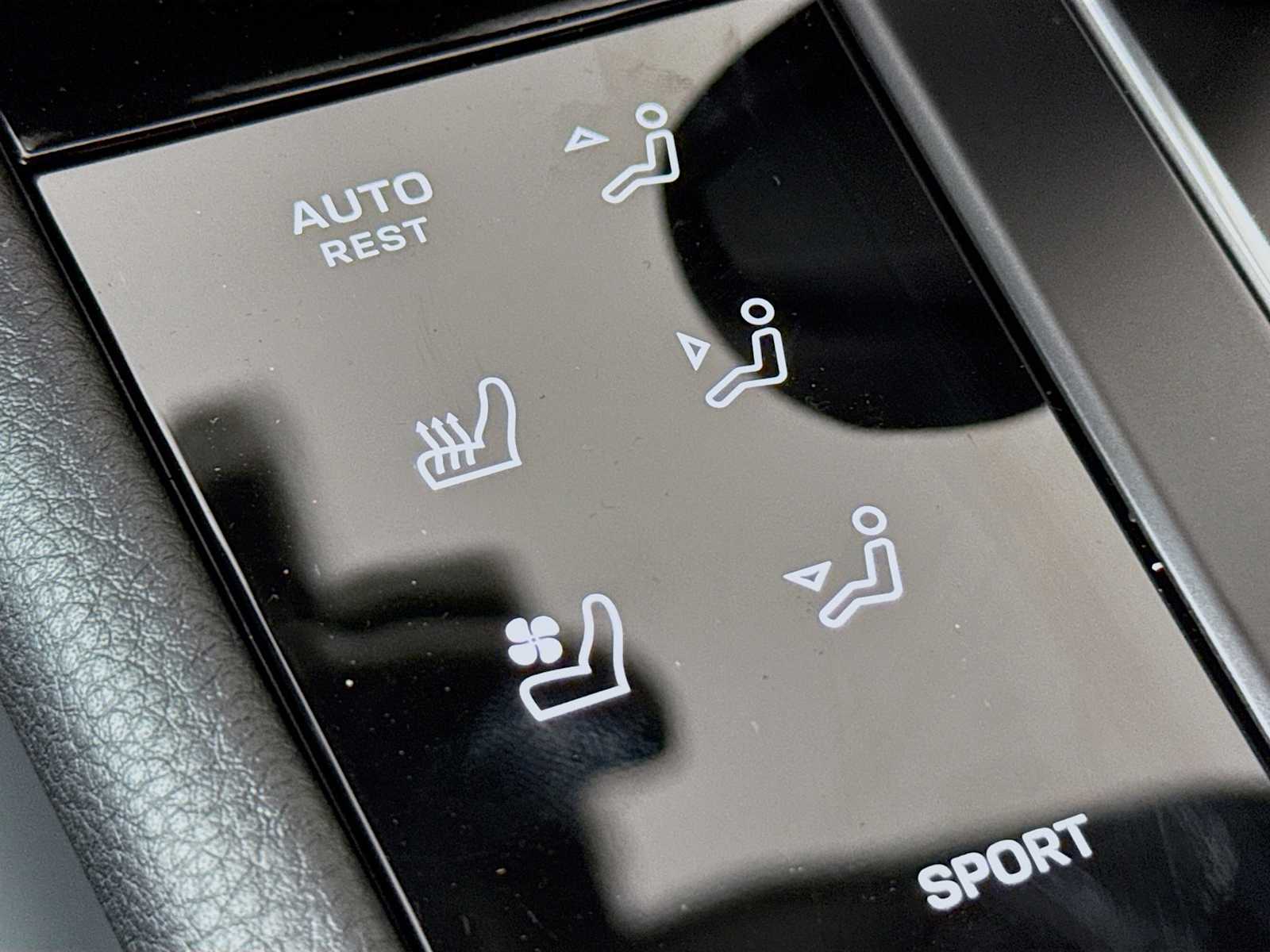 Thumbnail: 2026 Porsche Macan - 16