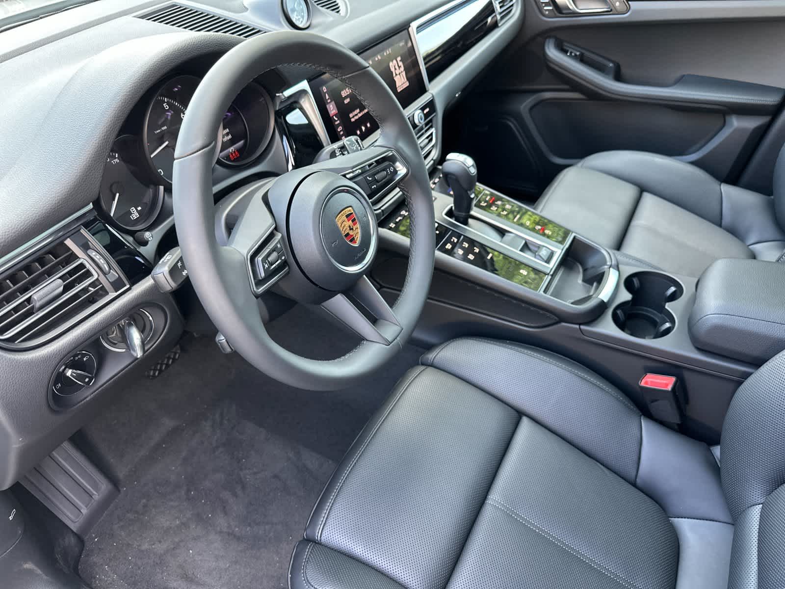 Thumbnail: 2026 Porsche Macan - 4