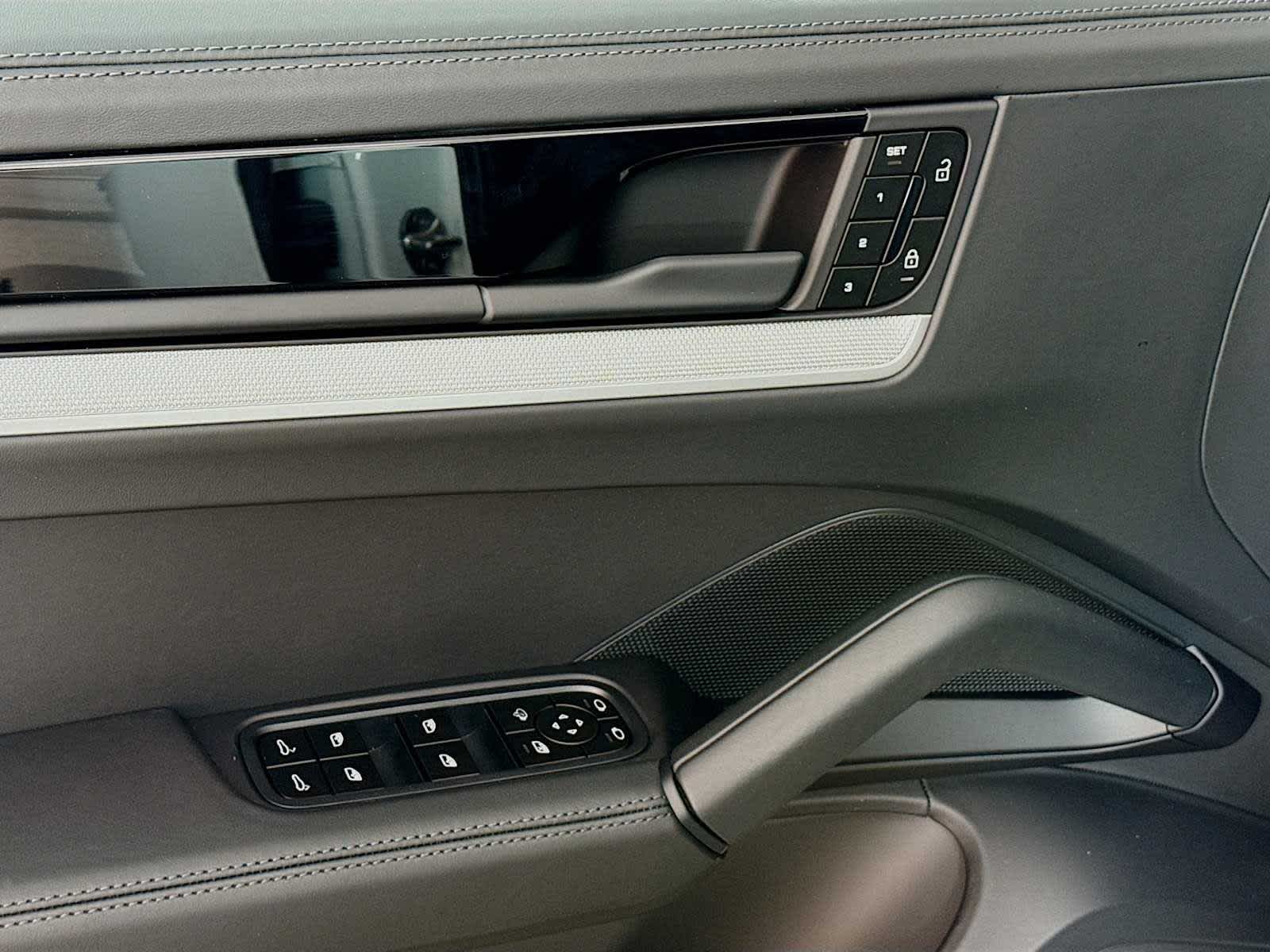 Thumbnail: 2026 Porsche Cayenne - 14