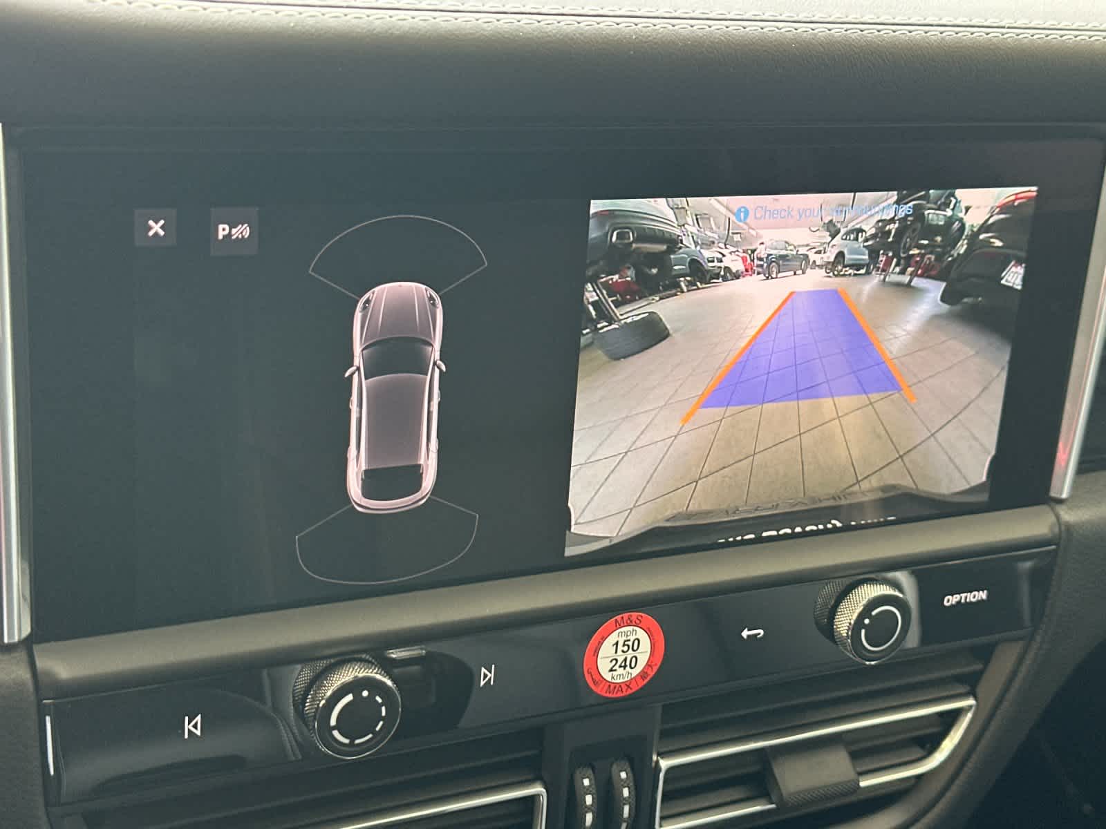 Thumbnail: 2026 Porsche Macan - 23