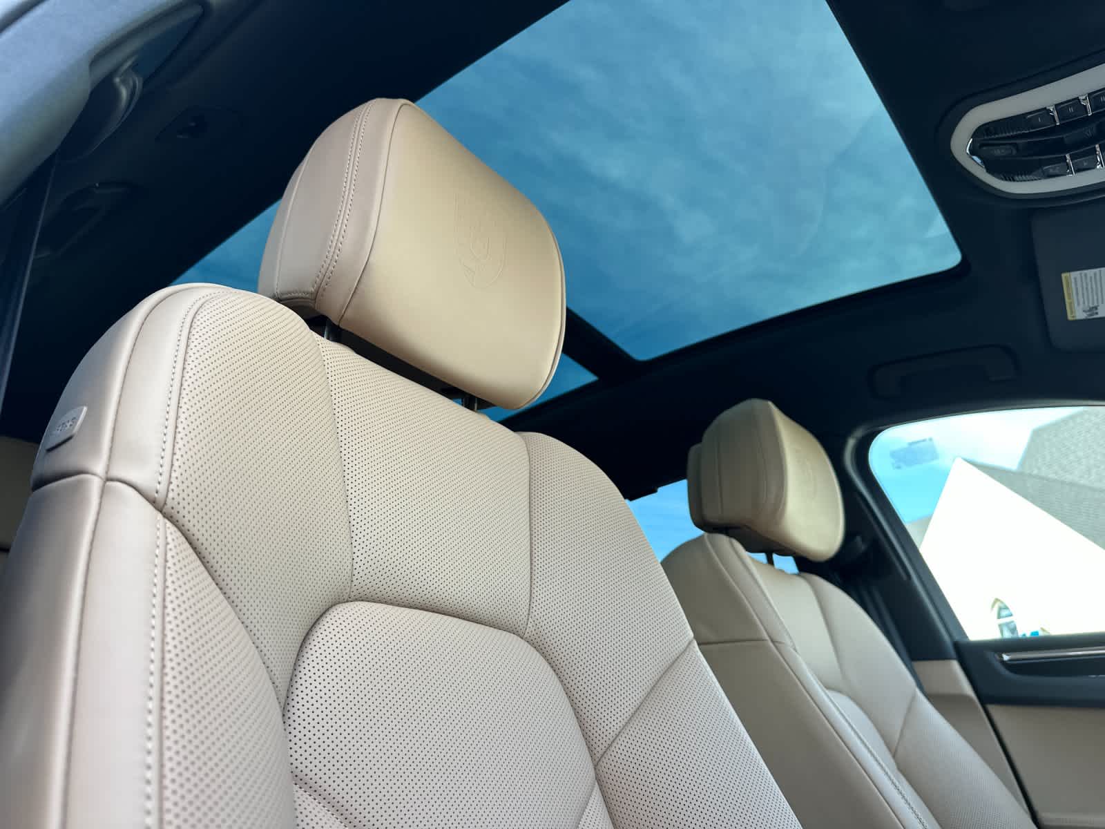 Thumbnail: 2026 Porsche Macan - 18