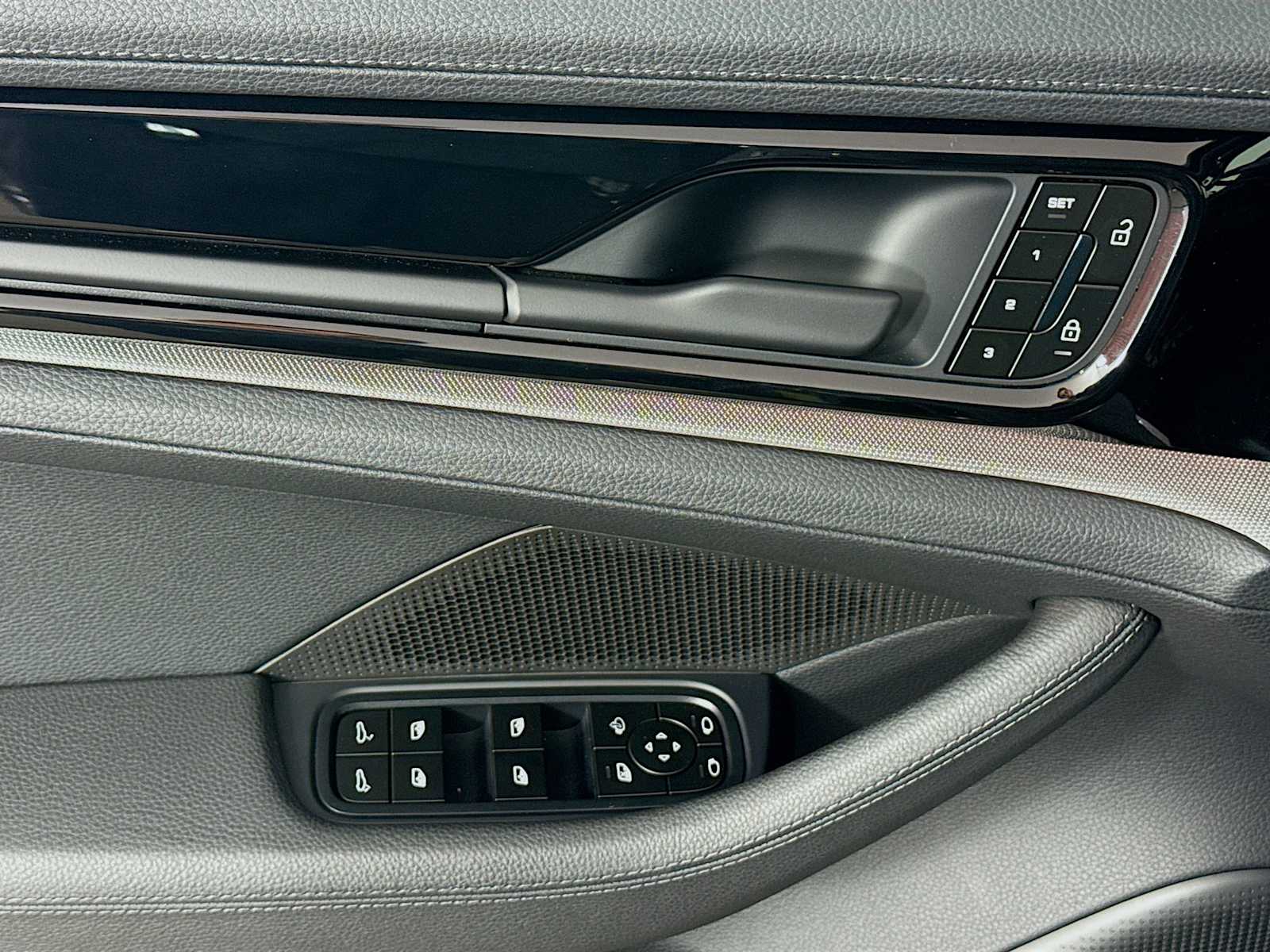 Thumbnail: 2025 Porsche Panamera - 14