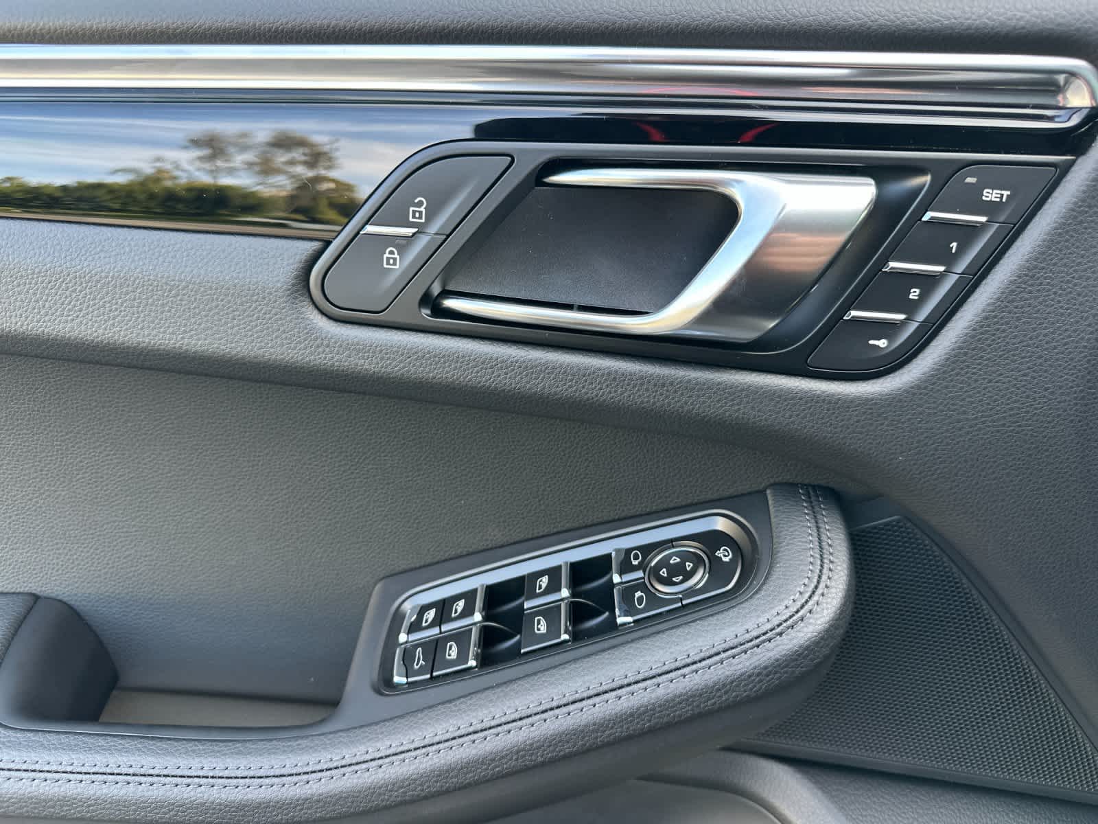 Thumbnail: 2026 Porsche Macan - 12