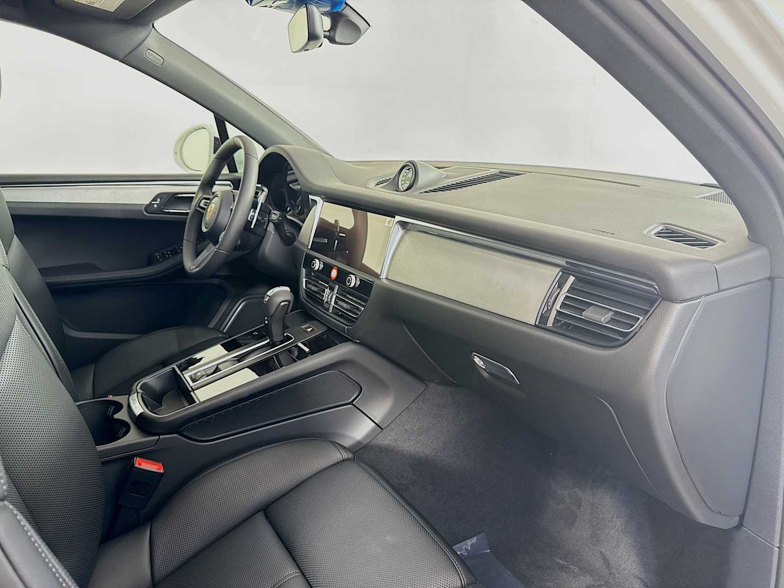 Thumbnail: 2026 Porsche Macan - 22