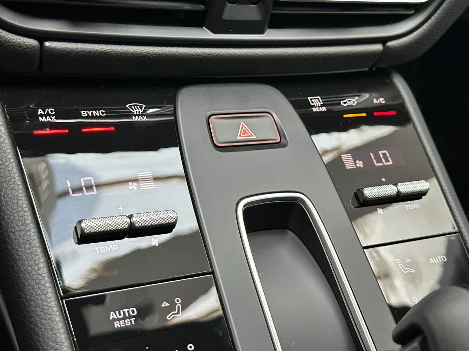 Thumbnail: 2026 Porsche Macan - 23