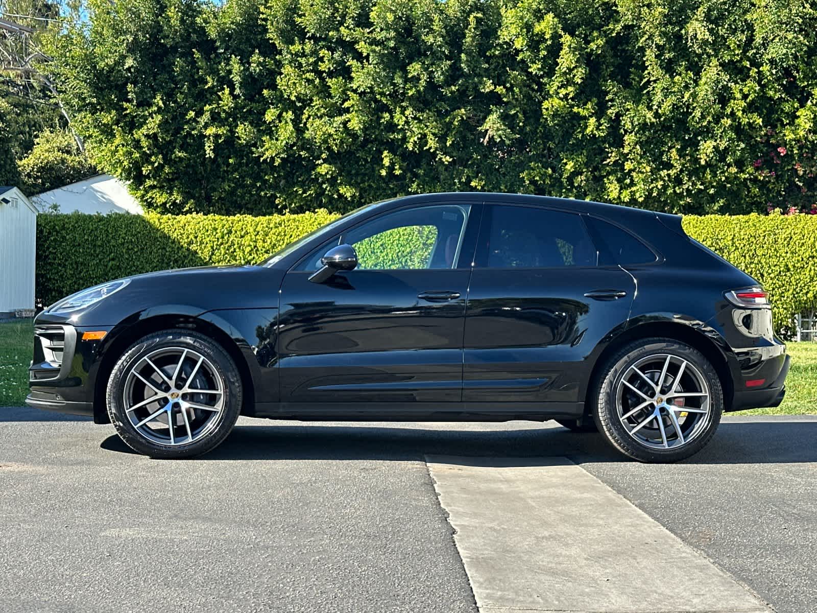 Thumbnail: 2025 Porsche Macan - 2