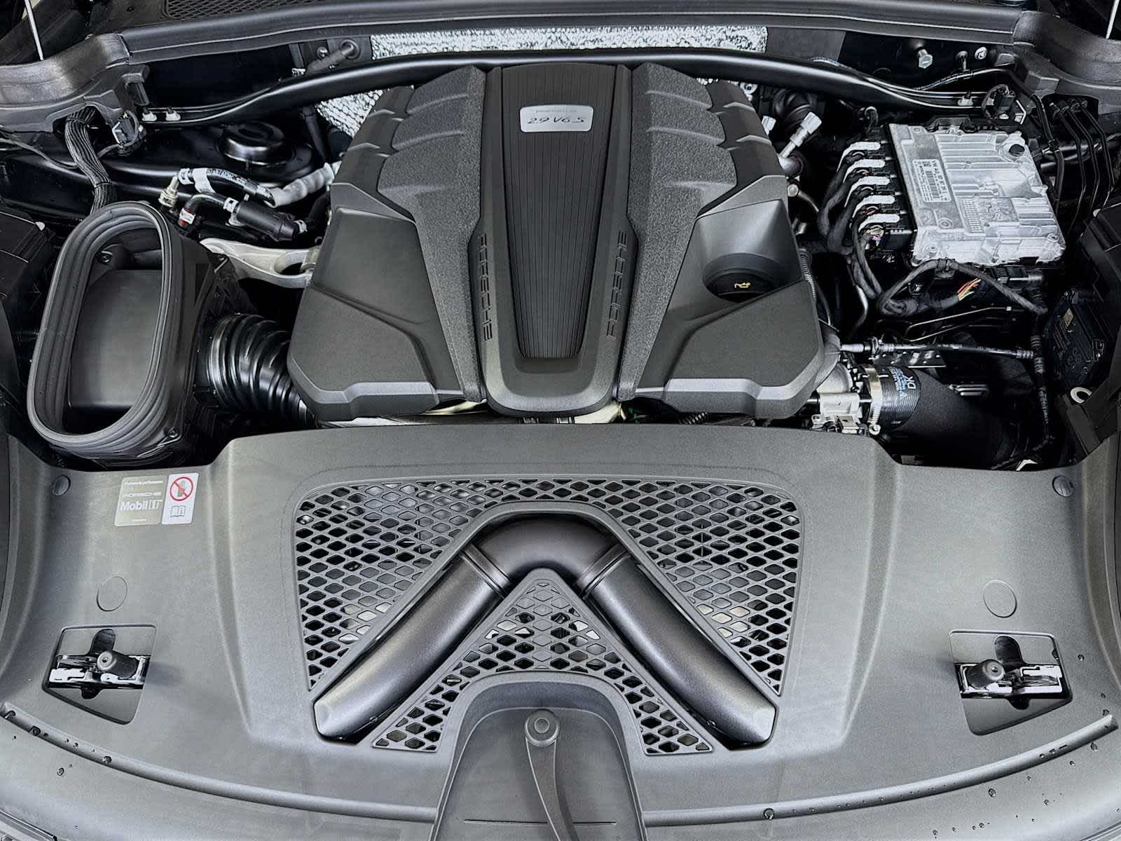 Thumbnail: 2025 Porsche Macan - 23