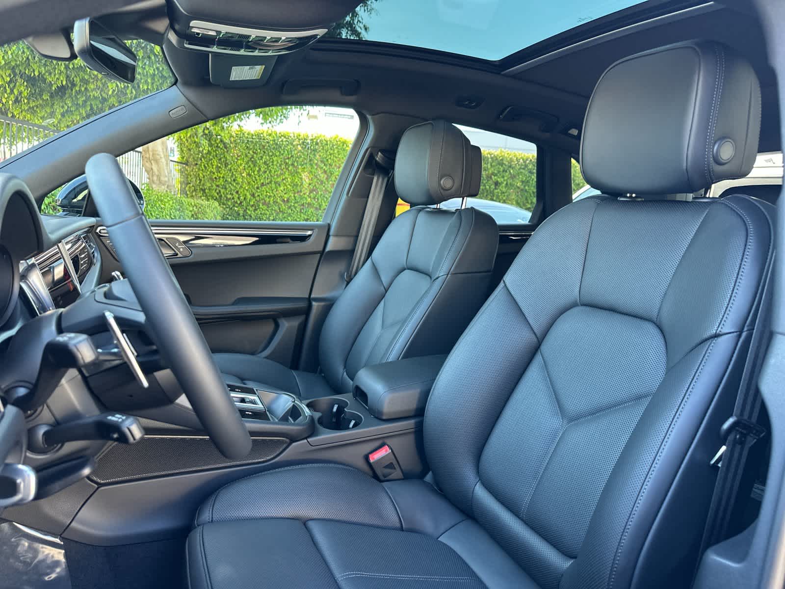 Thumbnail: 2026 Porsche Macan - 5