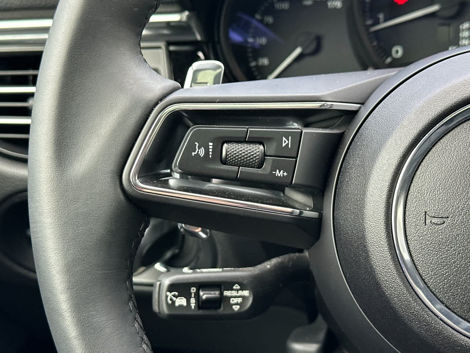 Thumbnail: 2025 Porsche Macan - 27