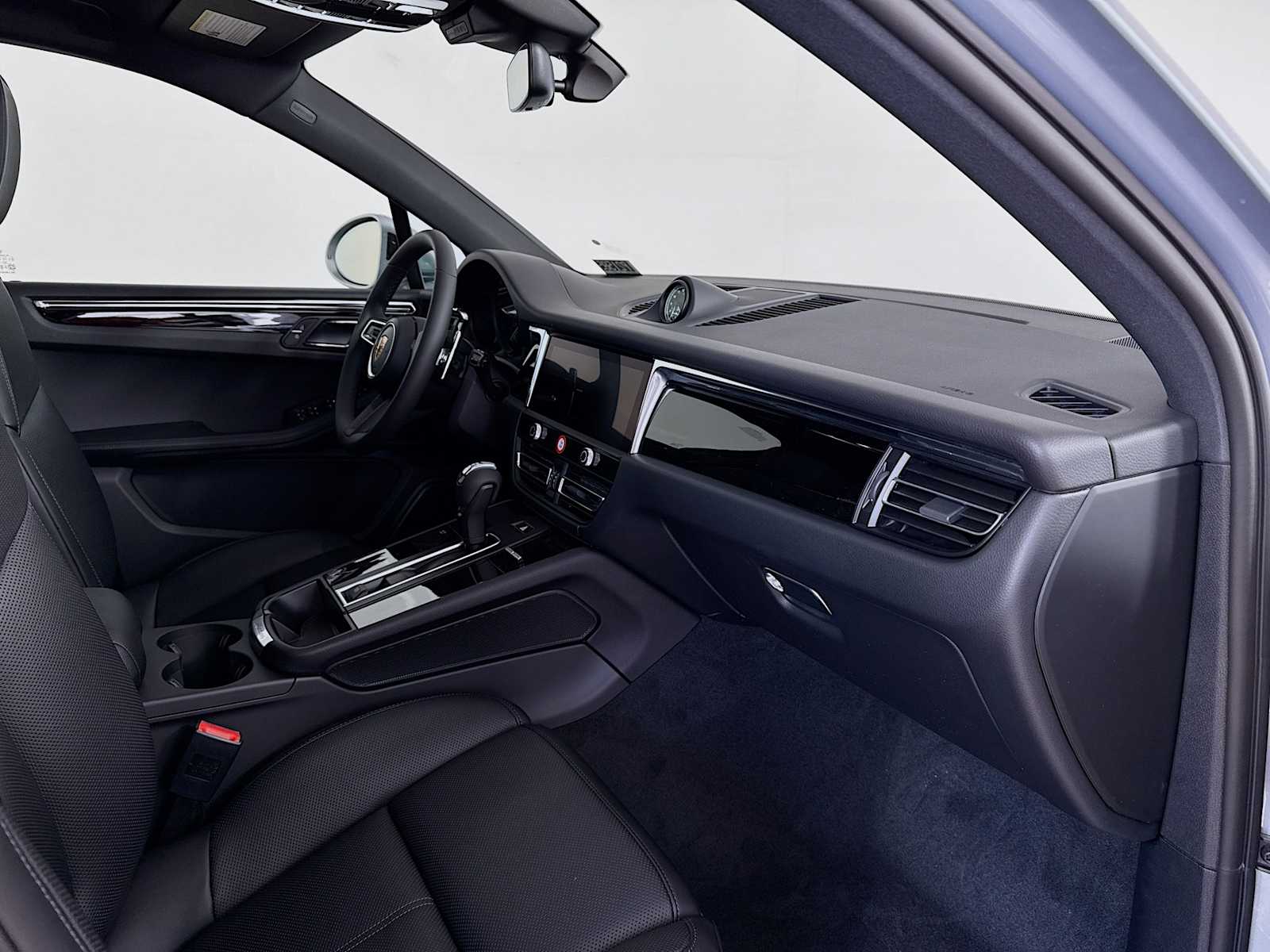 Thumbnail: 2026 Porsche Macan - 22