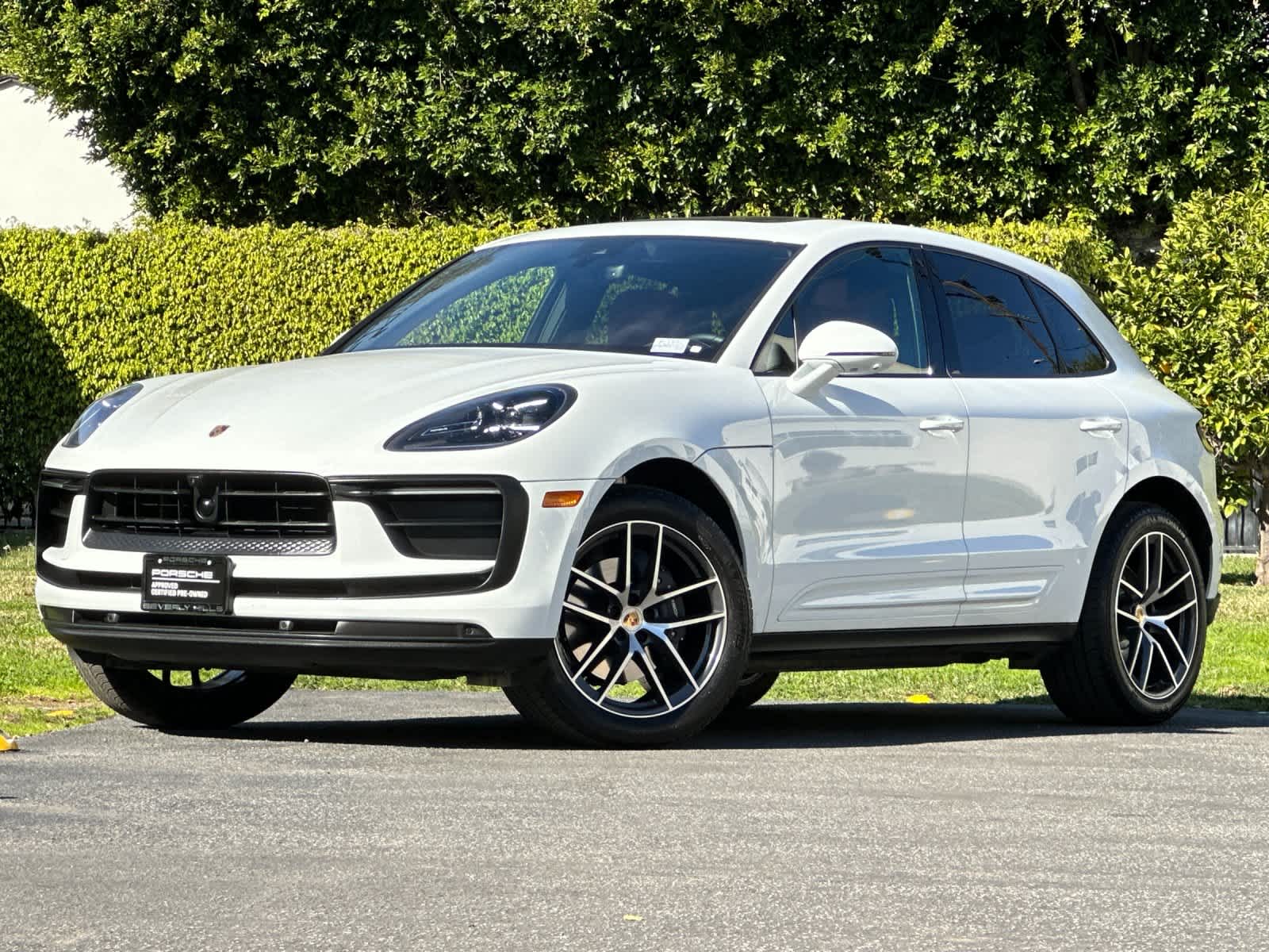 Thumbnail: 2025 Porsche Macan - 1