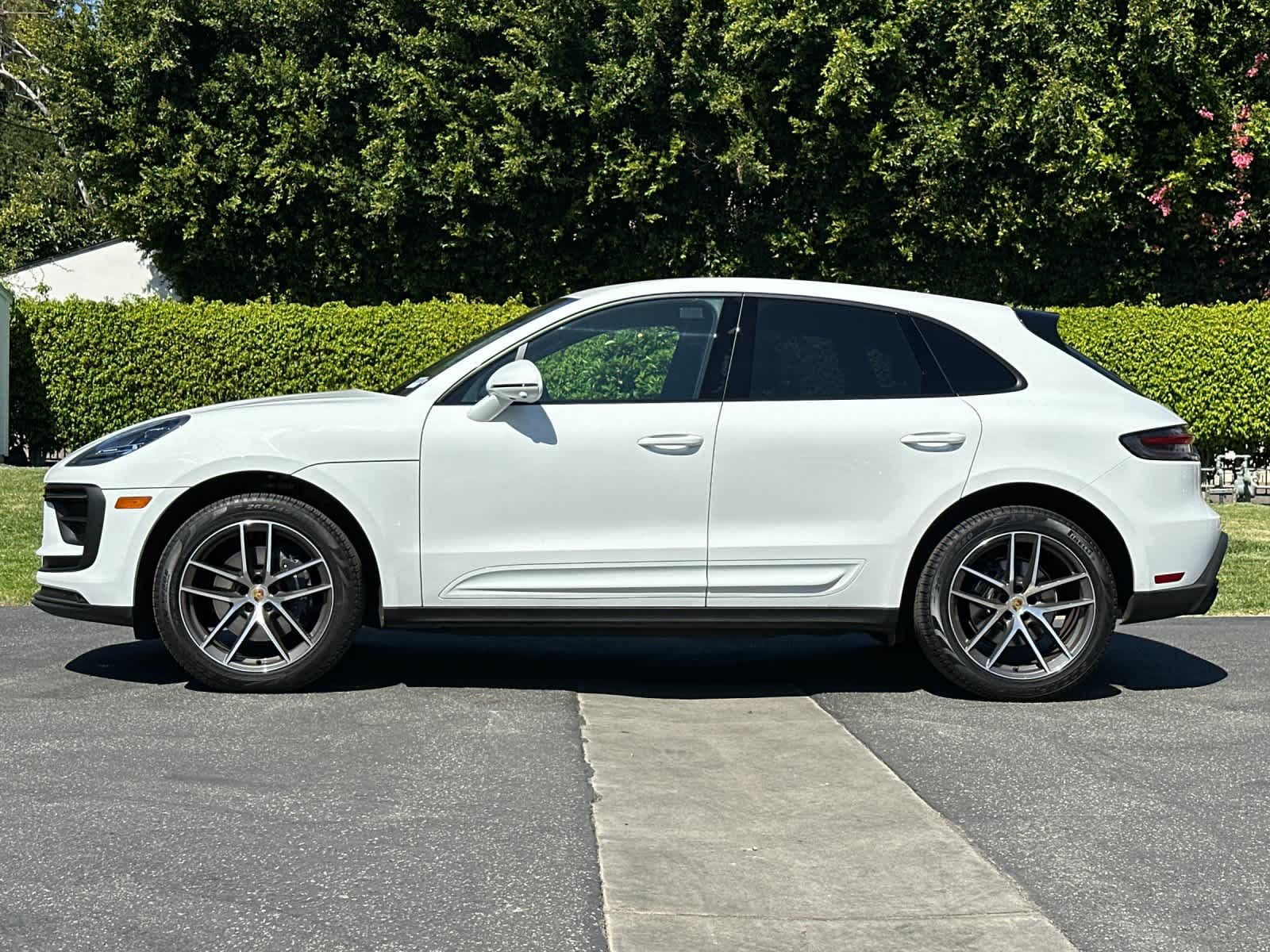 Thumbnail: 2025 Porsche Macan - 2