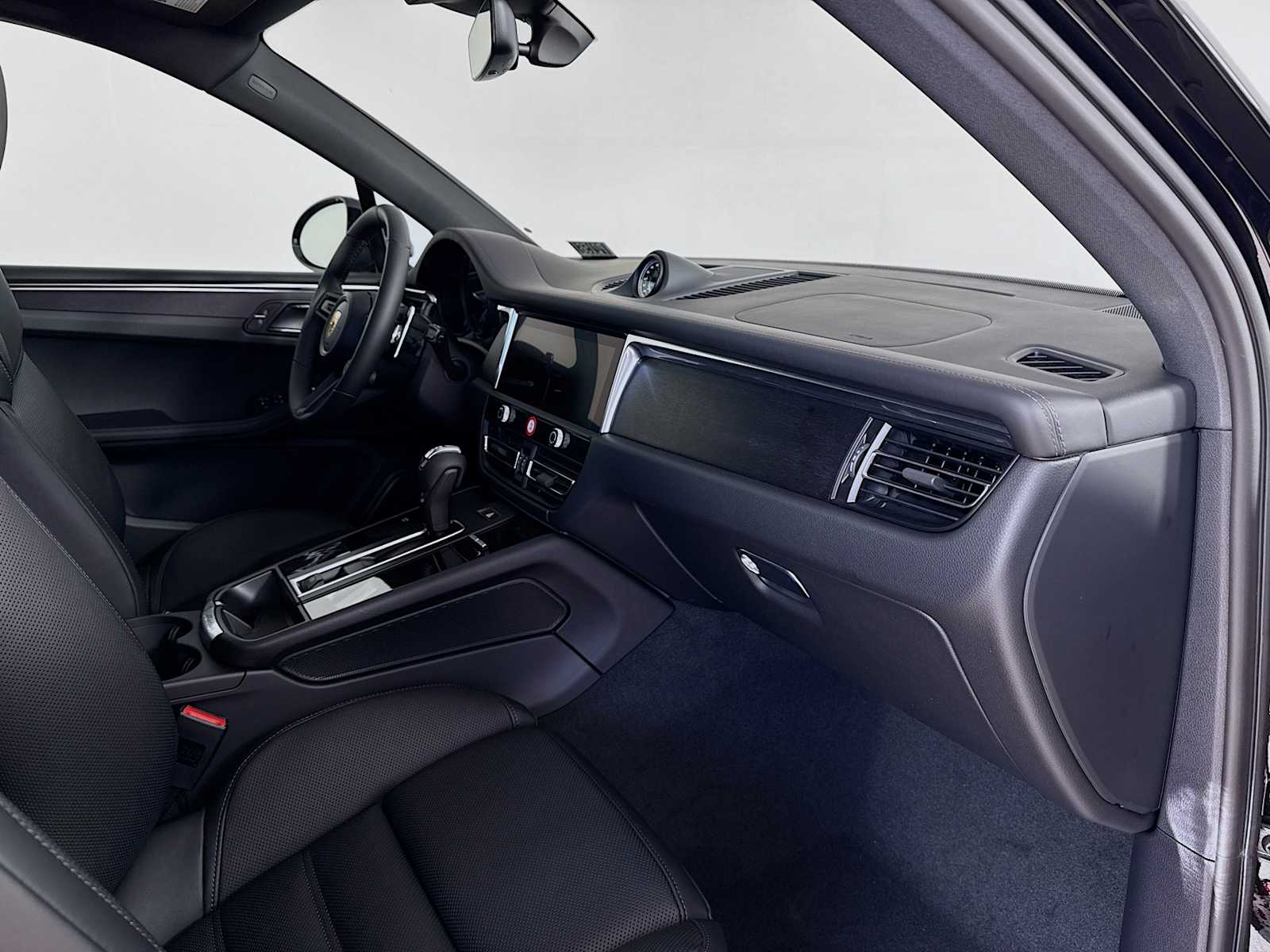 Thumbnail: 2026 Porsche Macan - 22