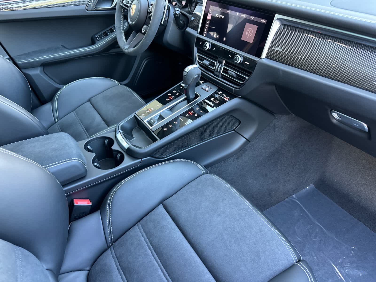 Thumbnail: 2026 Porsche Macan - 17