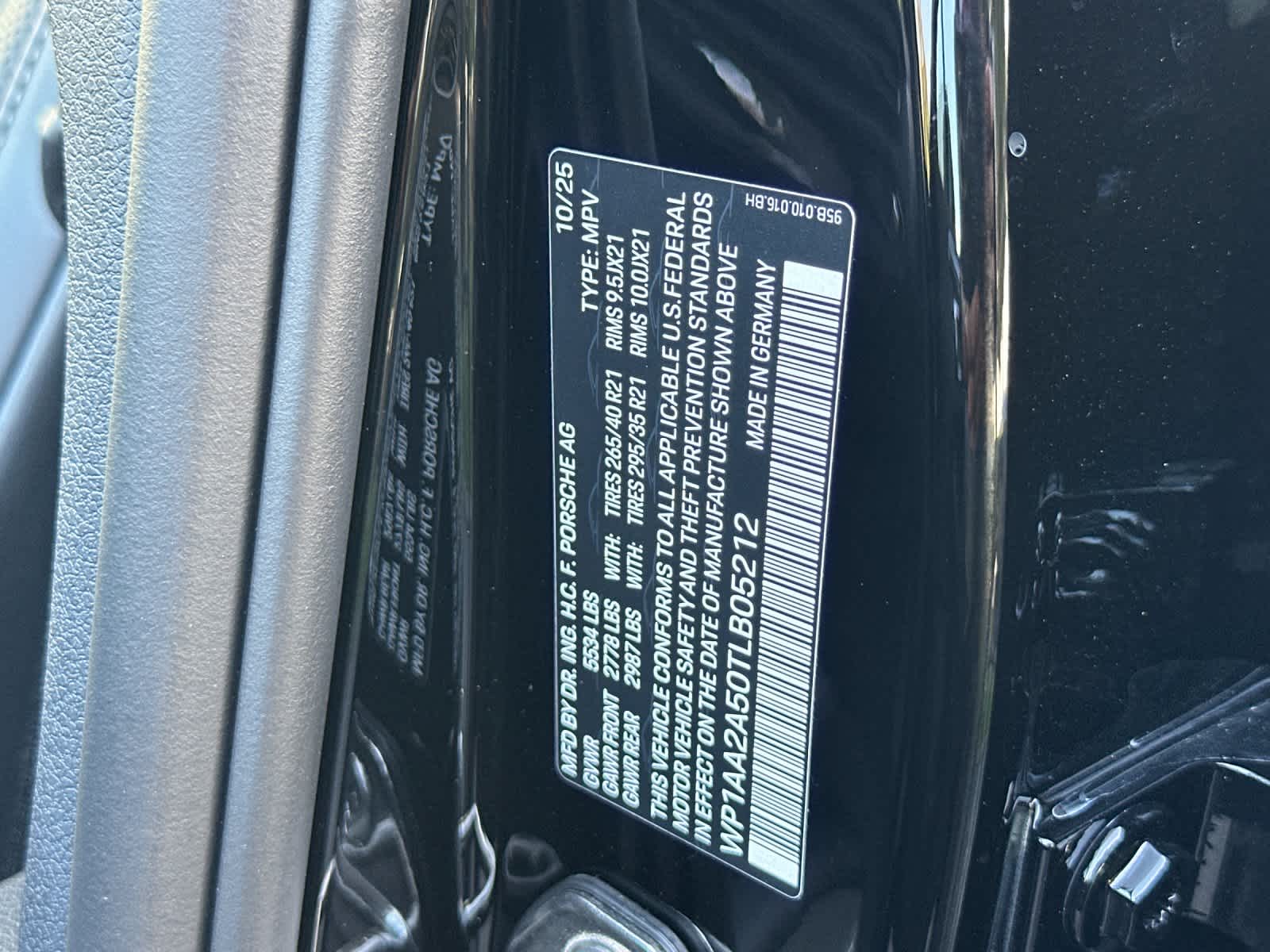 Thumbnail: 2026 Porsche Macan - 32