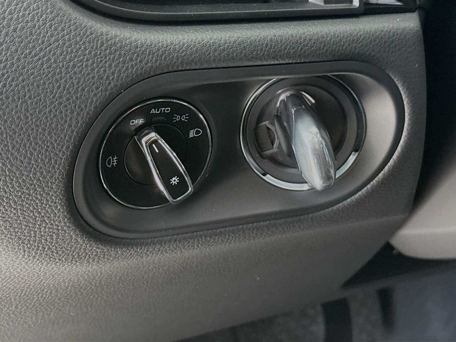 Thumbnail: 2026 Porsche Macan - 11