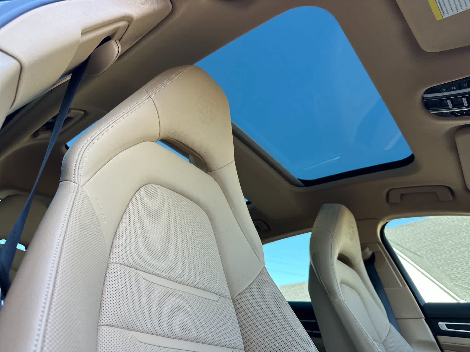 Thumbnail: 2022 Porsche Panamera - 17