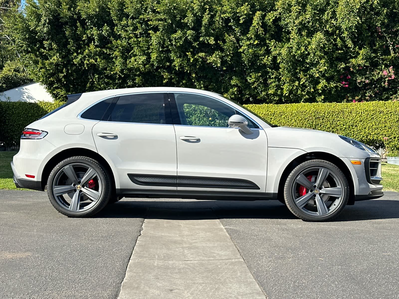 Thumbnail: 2026 Porsche Macan - 9