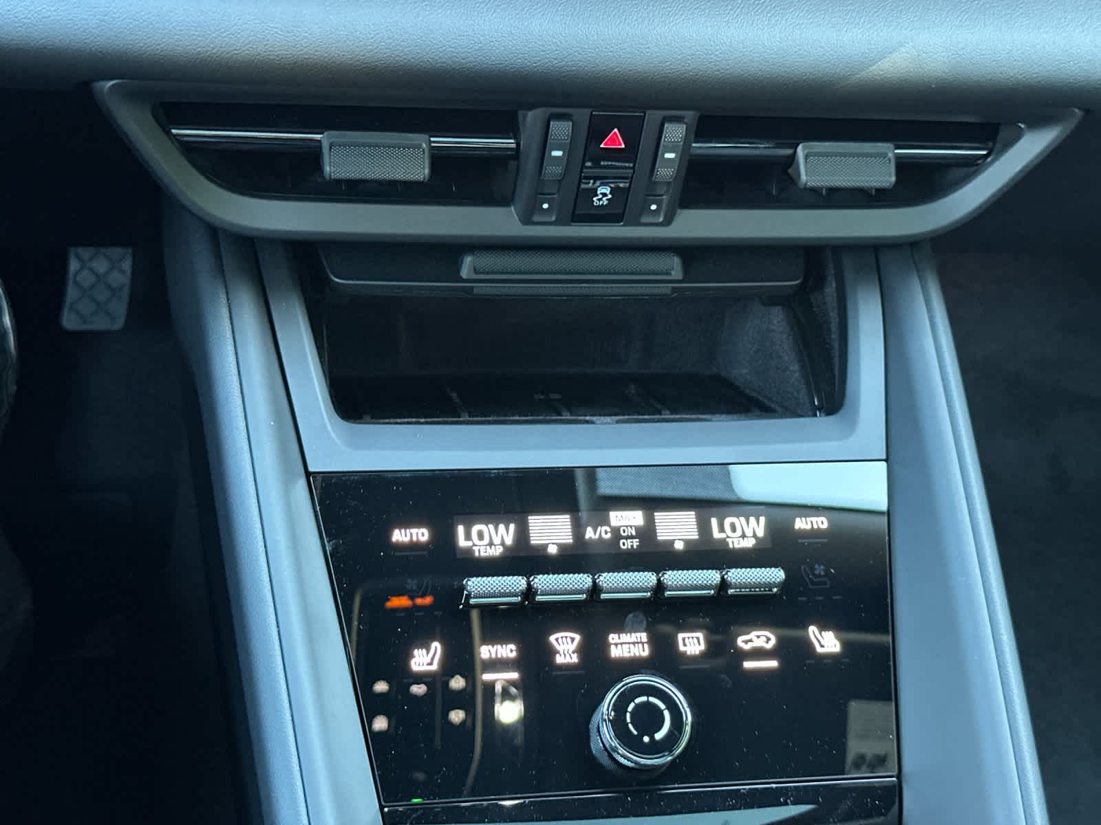 Thumbnail: 2026 Porsche Macan - 23