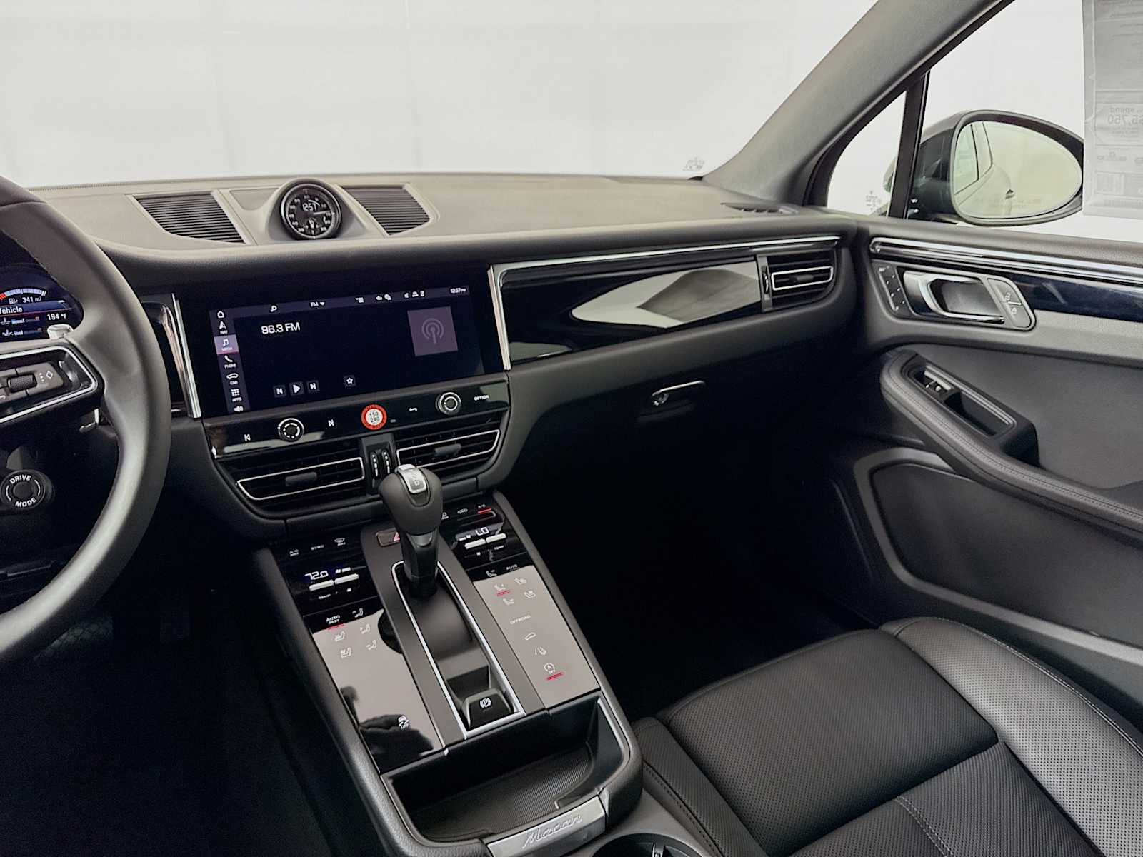 Thumbnail: 2025 Porsche Macan - 19