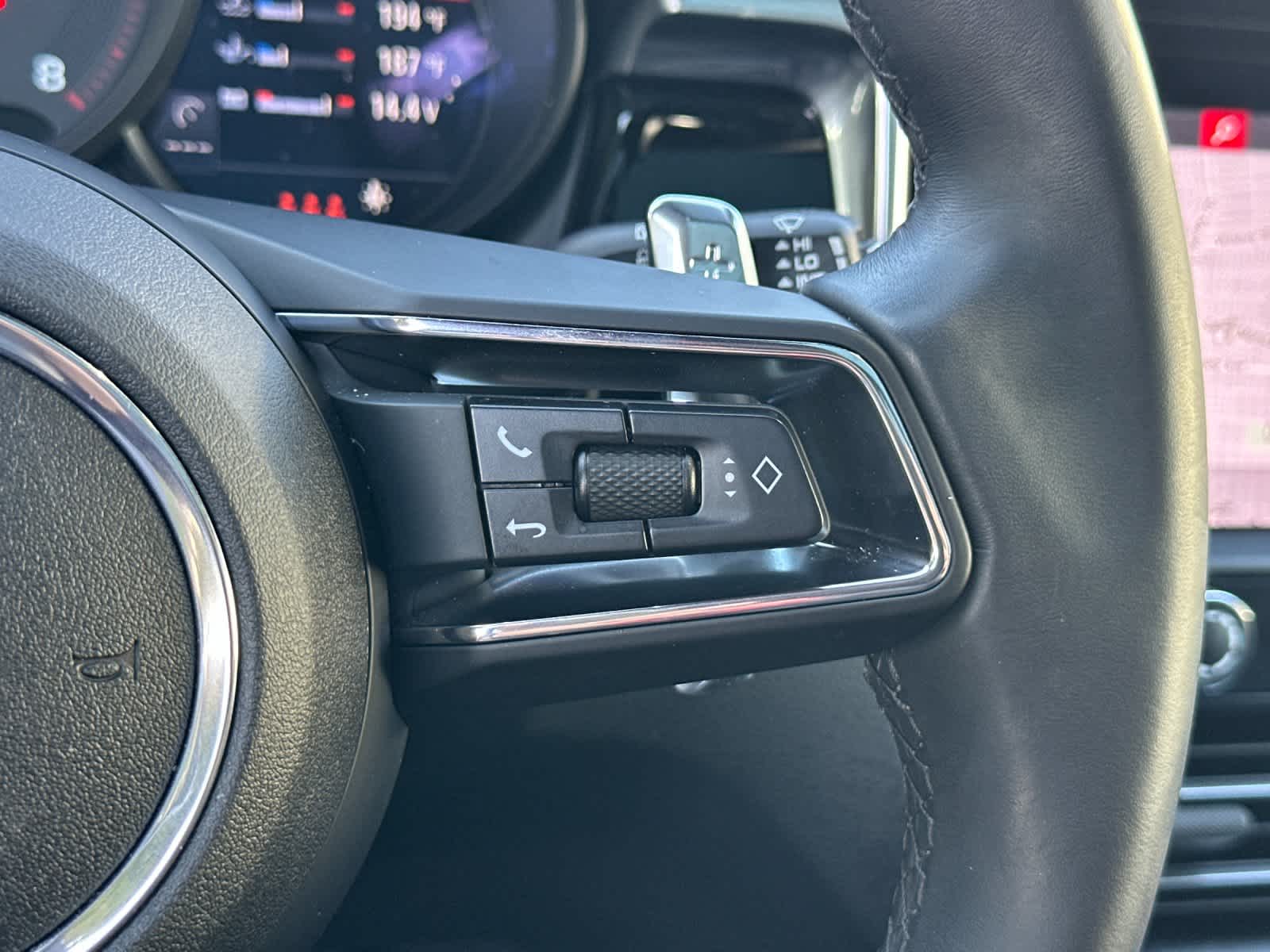 Thumbnail: 2025 Porsche Macan - 27