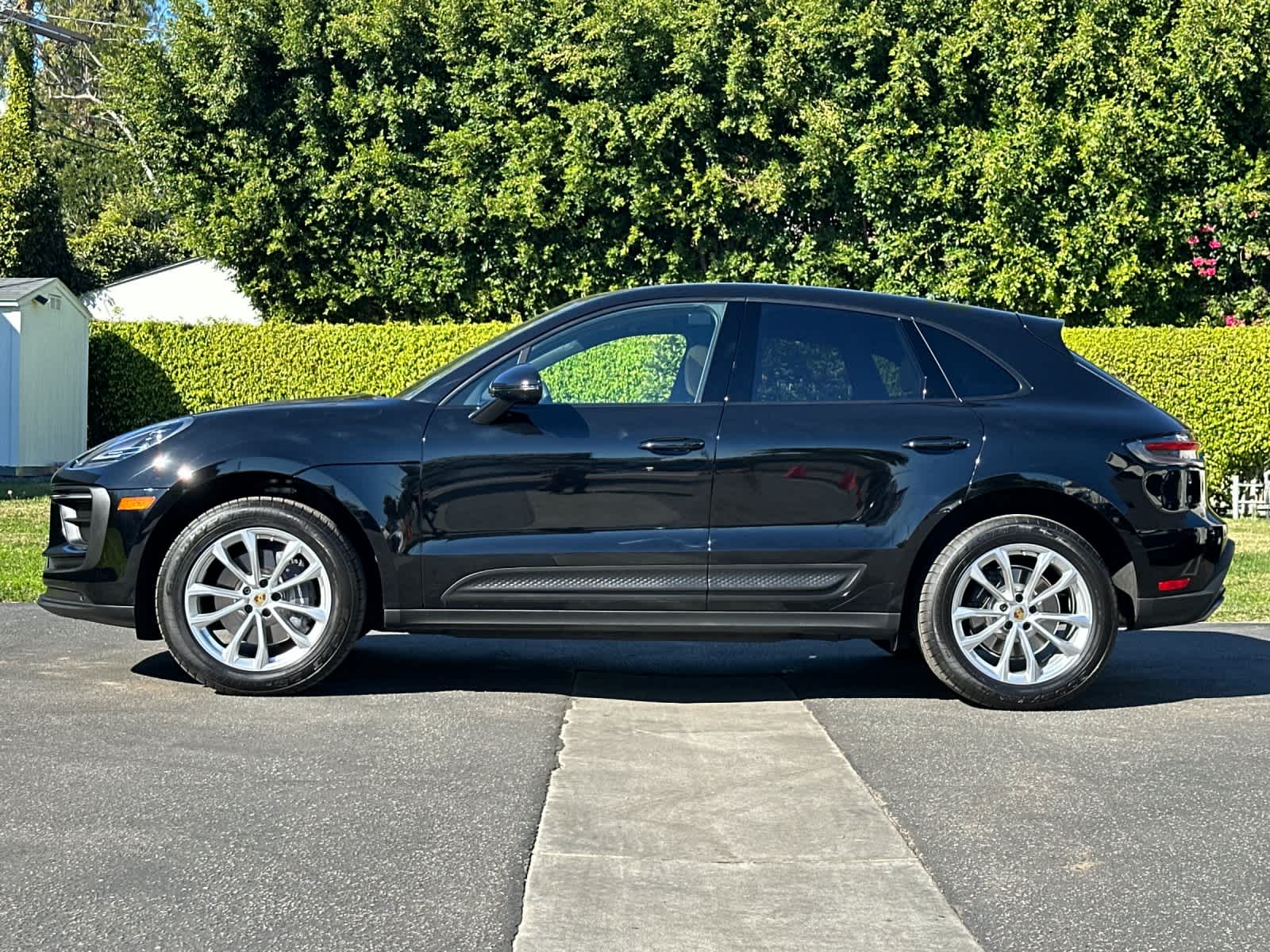 Thumbnail: 2025 Porsche Macan - 2