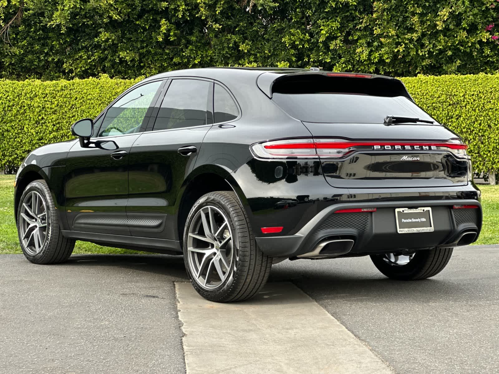 Thumbnail: 2026 Porsche Macan - 3